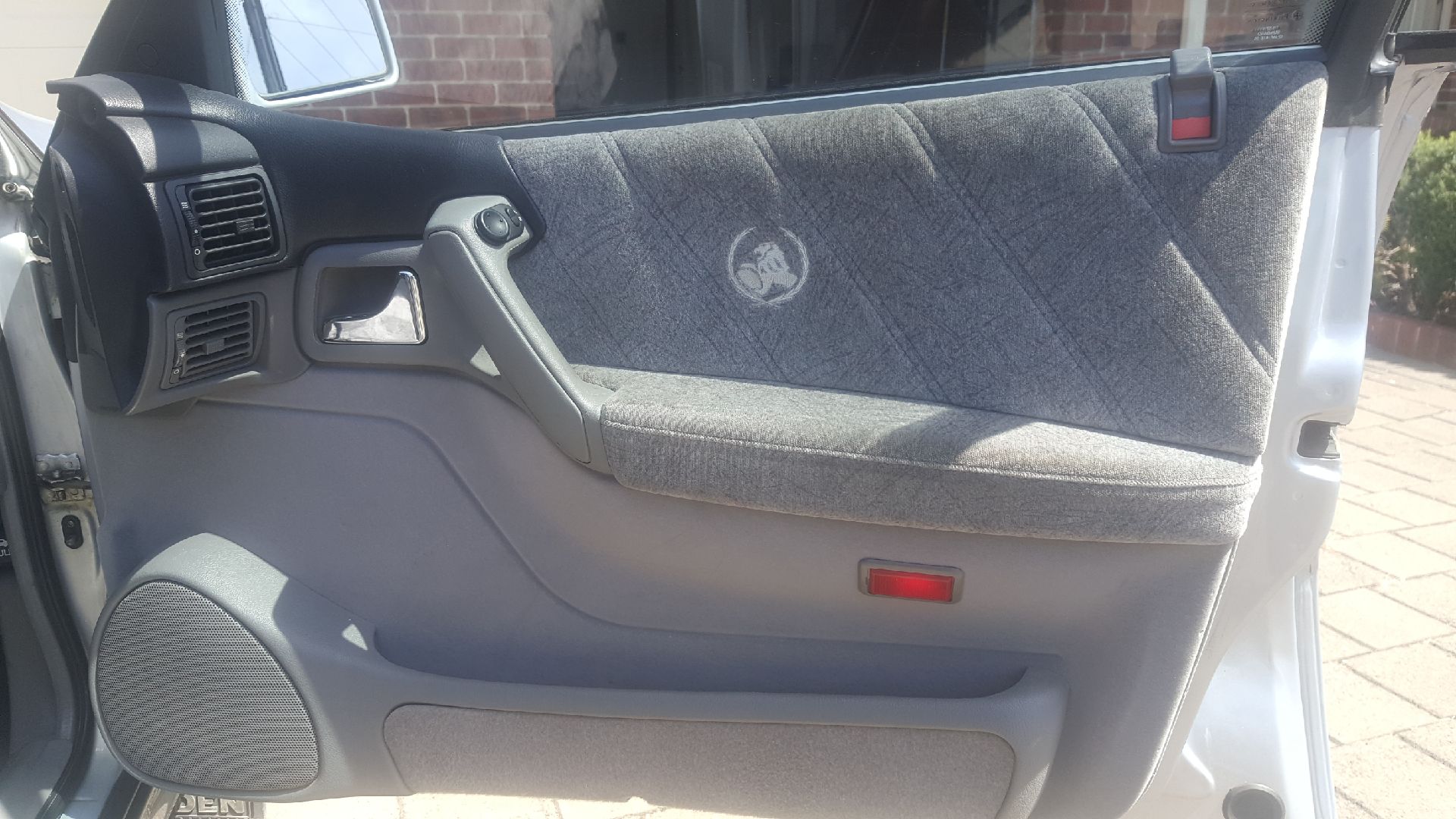 1998 HOLDEN STATESMAN VS SEDAN