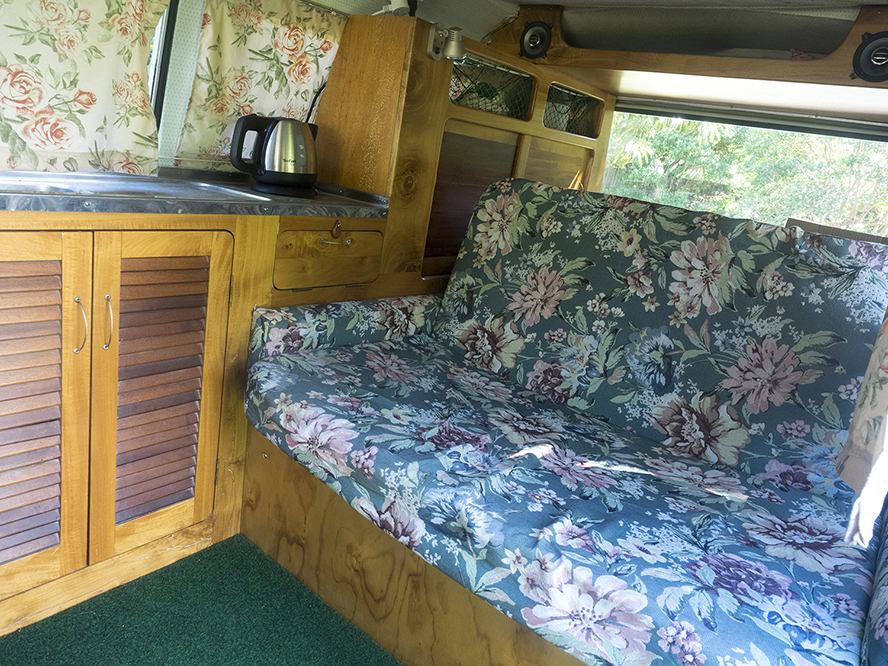 1977 VOLKSWAGEN KOMBI TYPE 2 MANUAL CAMPER VAN