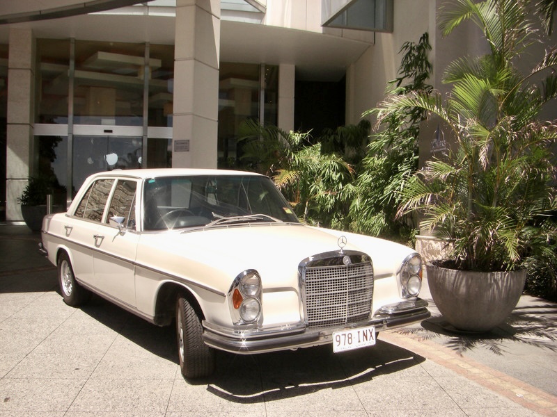 1969 MERCEDES-BENZ 280 SE SEDAN