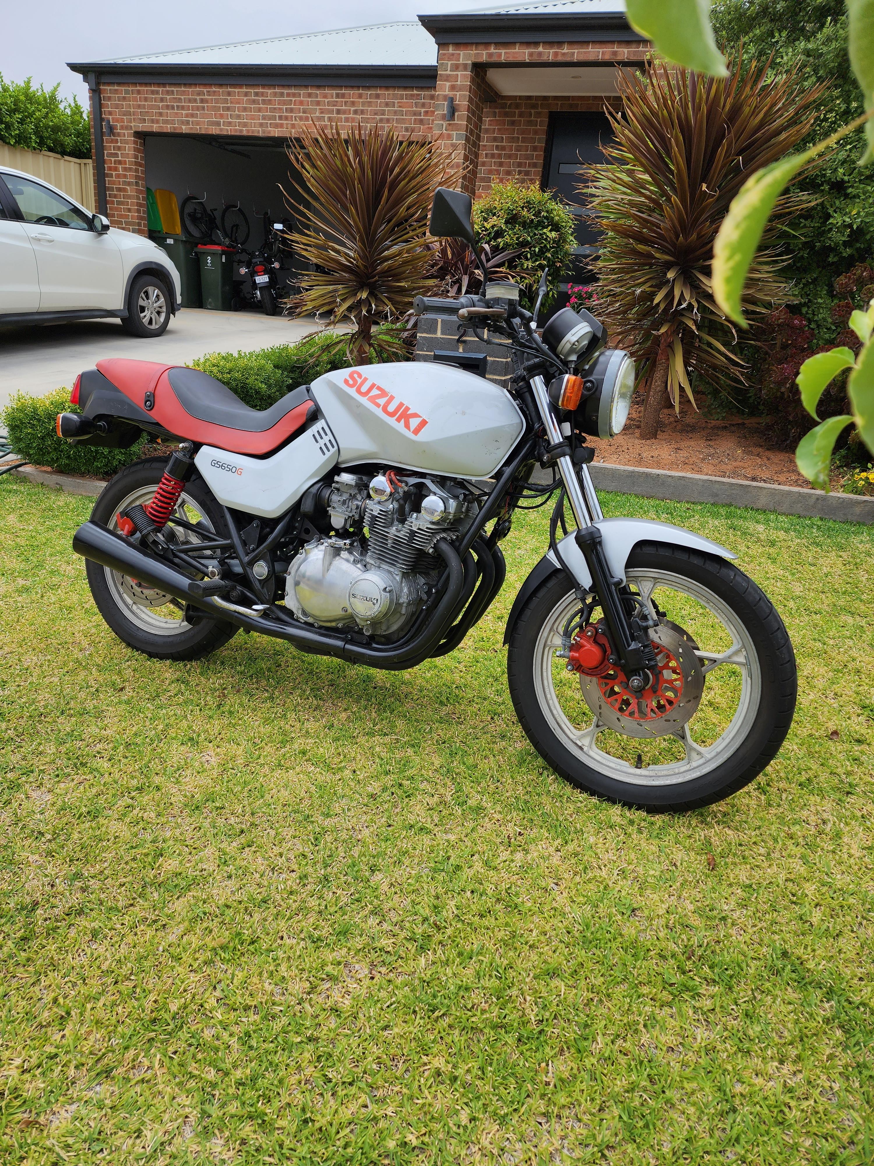 1982 SUZUKI GS650 (KATANA) ROAD