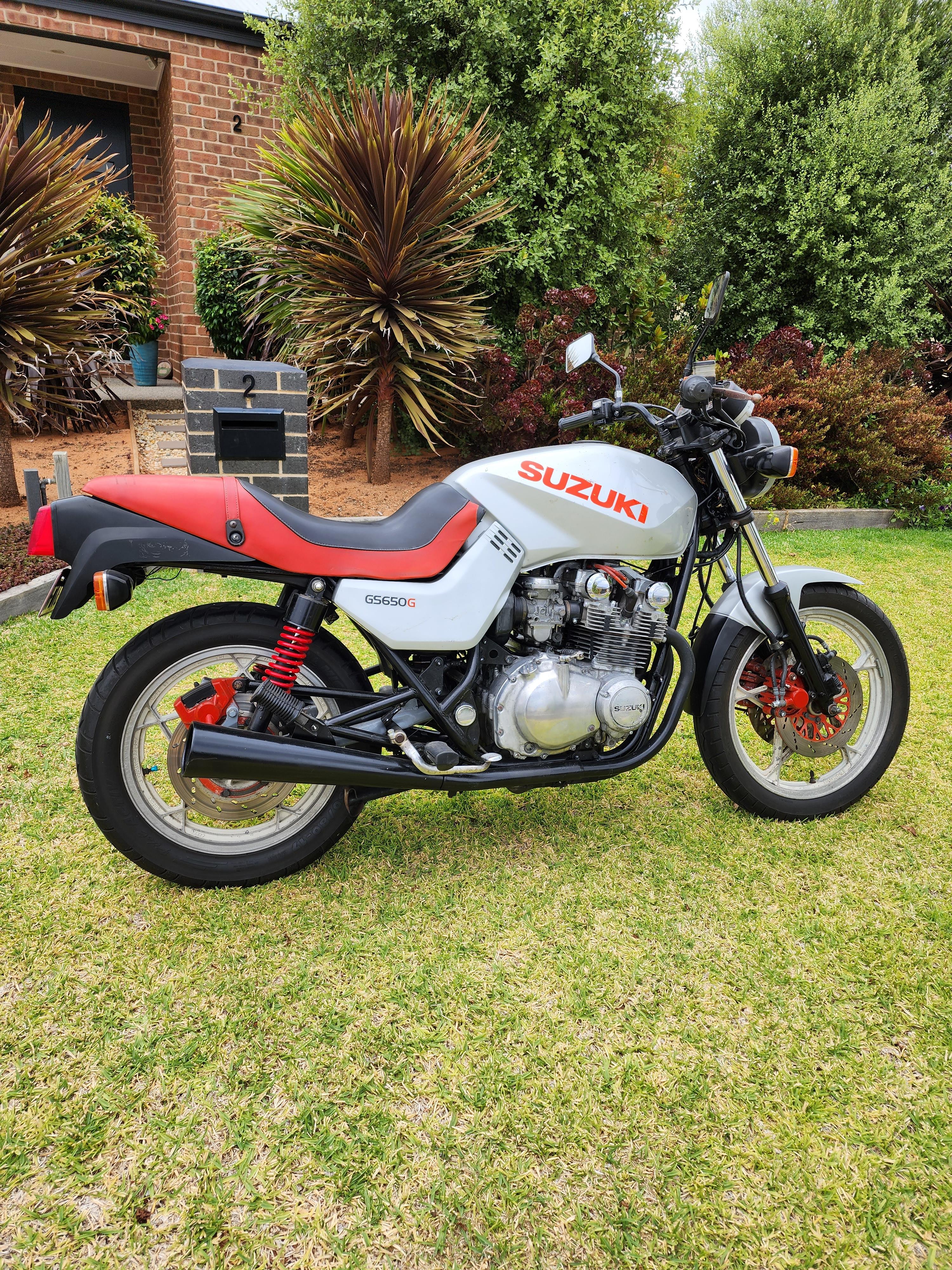 1982 SUZUKI GS650 (KATANA) ROAD