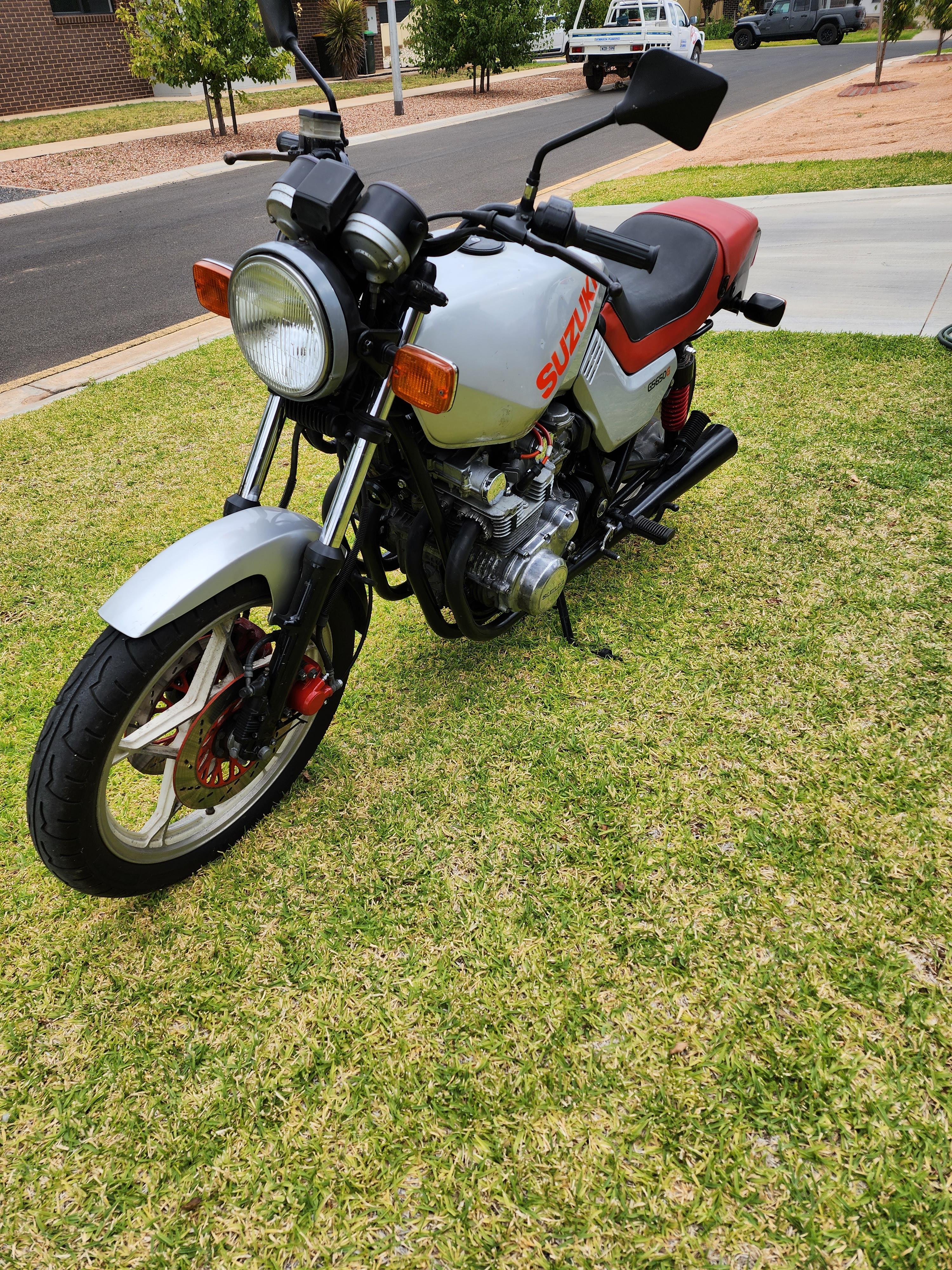 1982 SUZUKI GS650 (KATANA) ROAD
