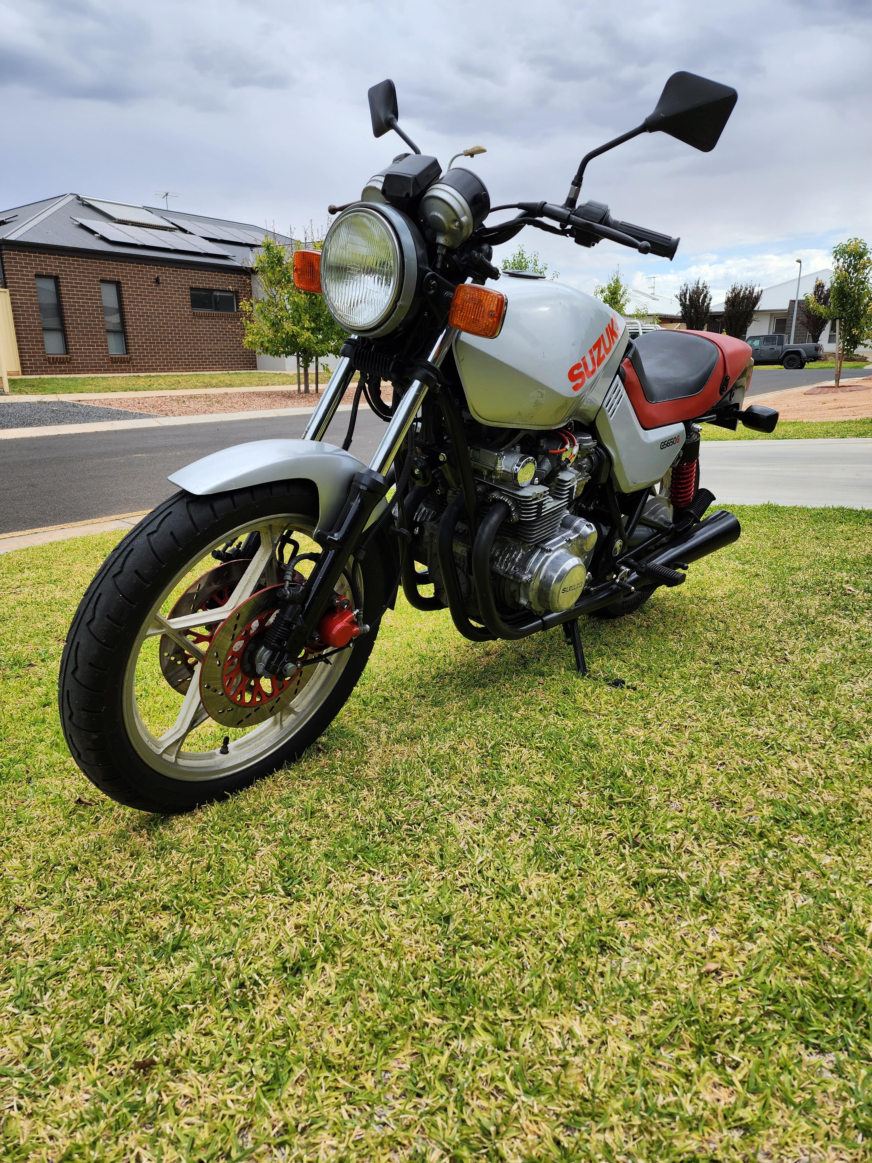 1982 SUZUKI GS650 (KATANA) ROAD