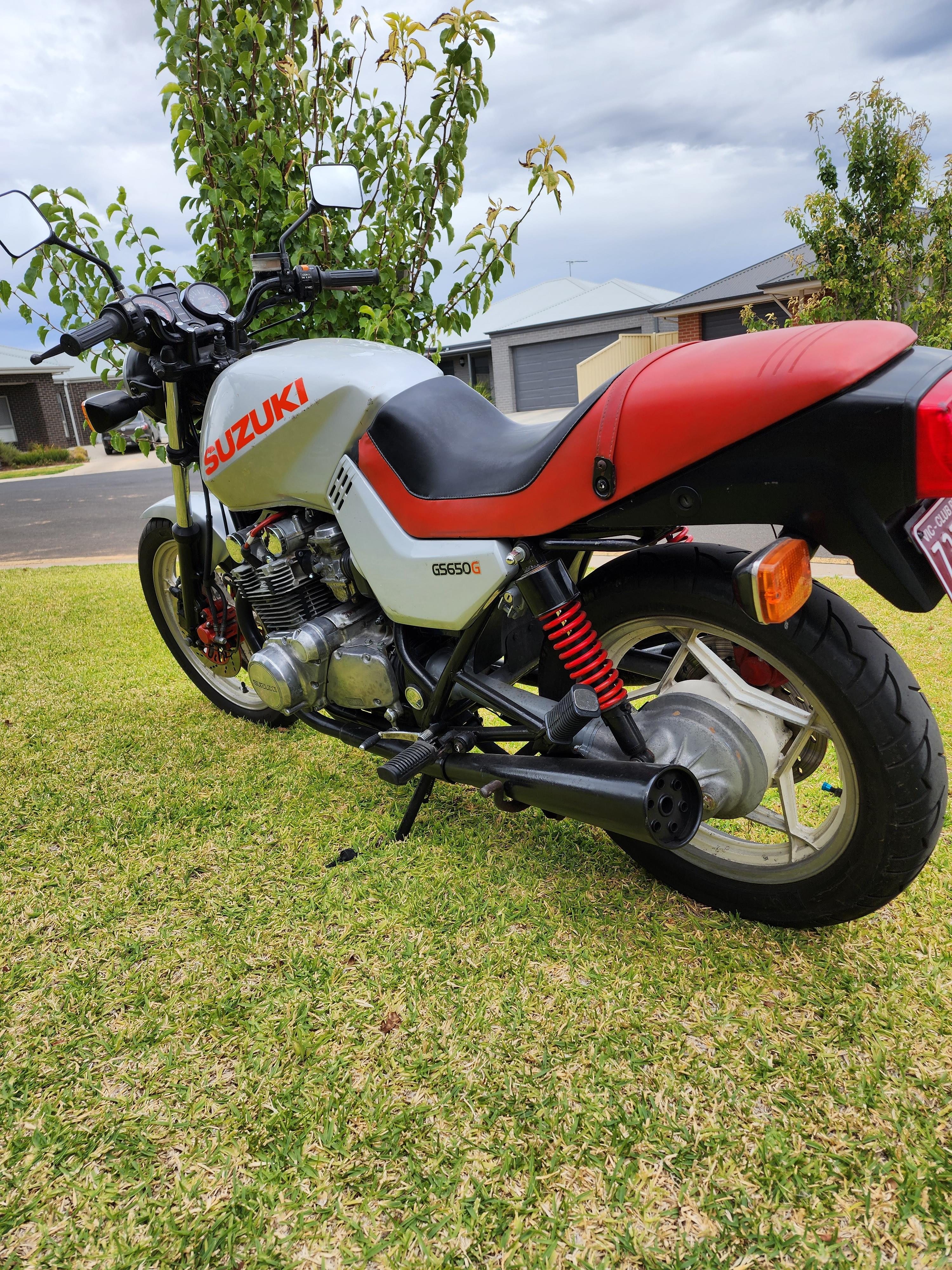 1982 SUZUKI GS650 (KATANA) ROAD