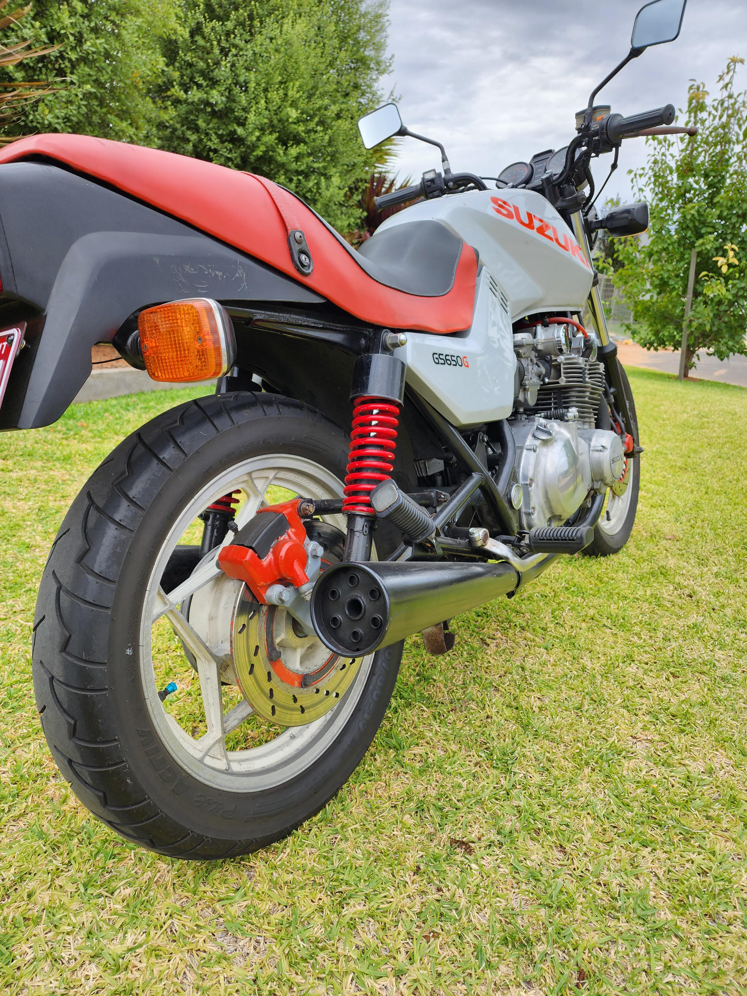 1982 SUZUKI GS650 (KATANA) ROAD