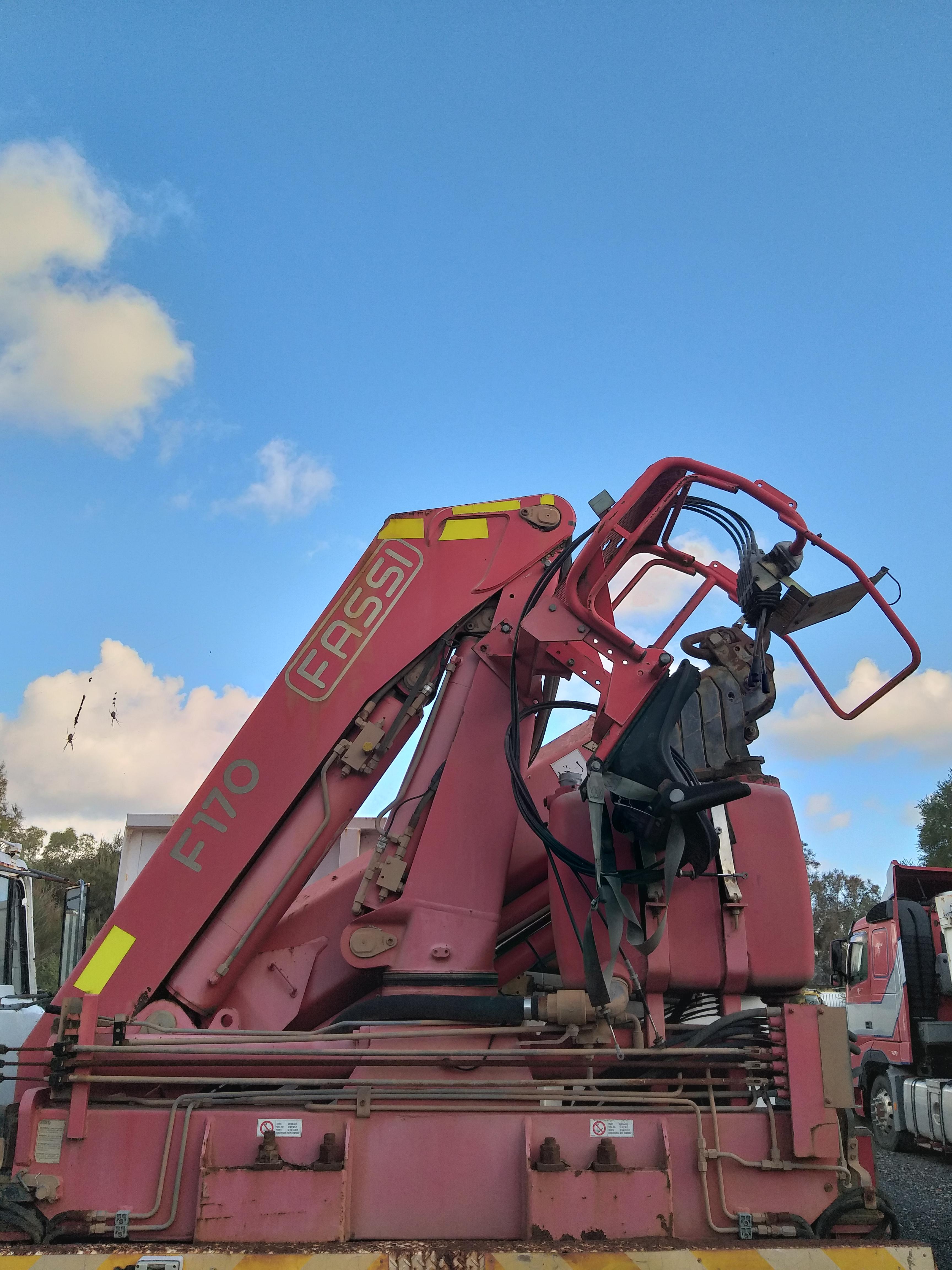 1981 VOLVO FL7 SIDE TIPPER/HIAB CRANE TRUCK 