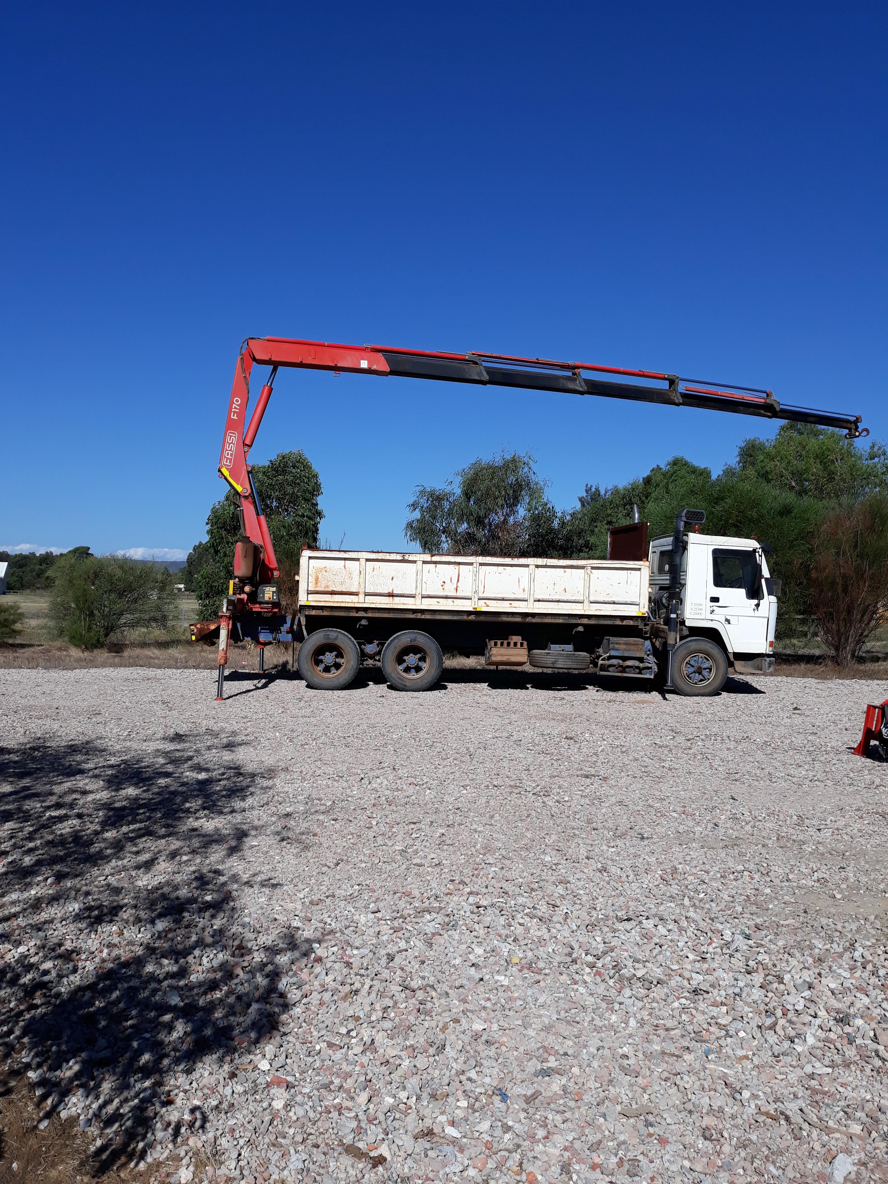 1981 VOLVO FL7 SIDE TIPPER/HIAB CRANE TRUCK 