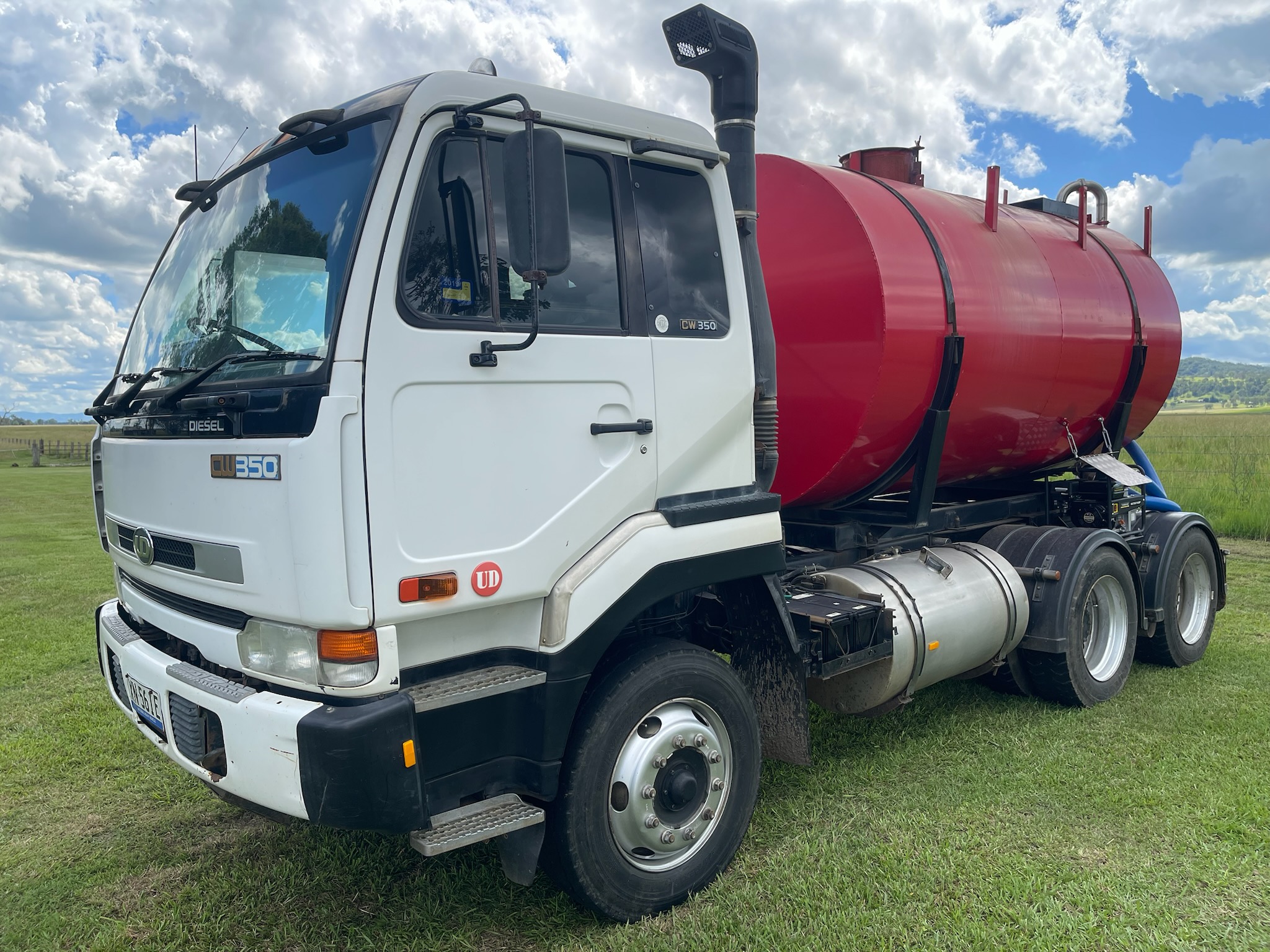 2001 UD CWA350 WATER TRUCK