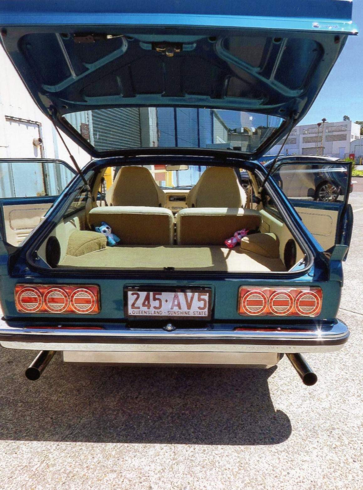 1976 HOLDEN TORANA UC HATCH