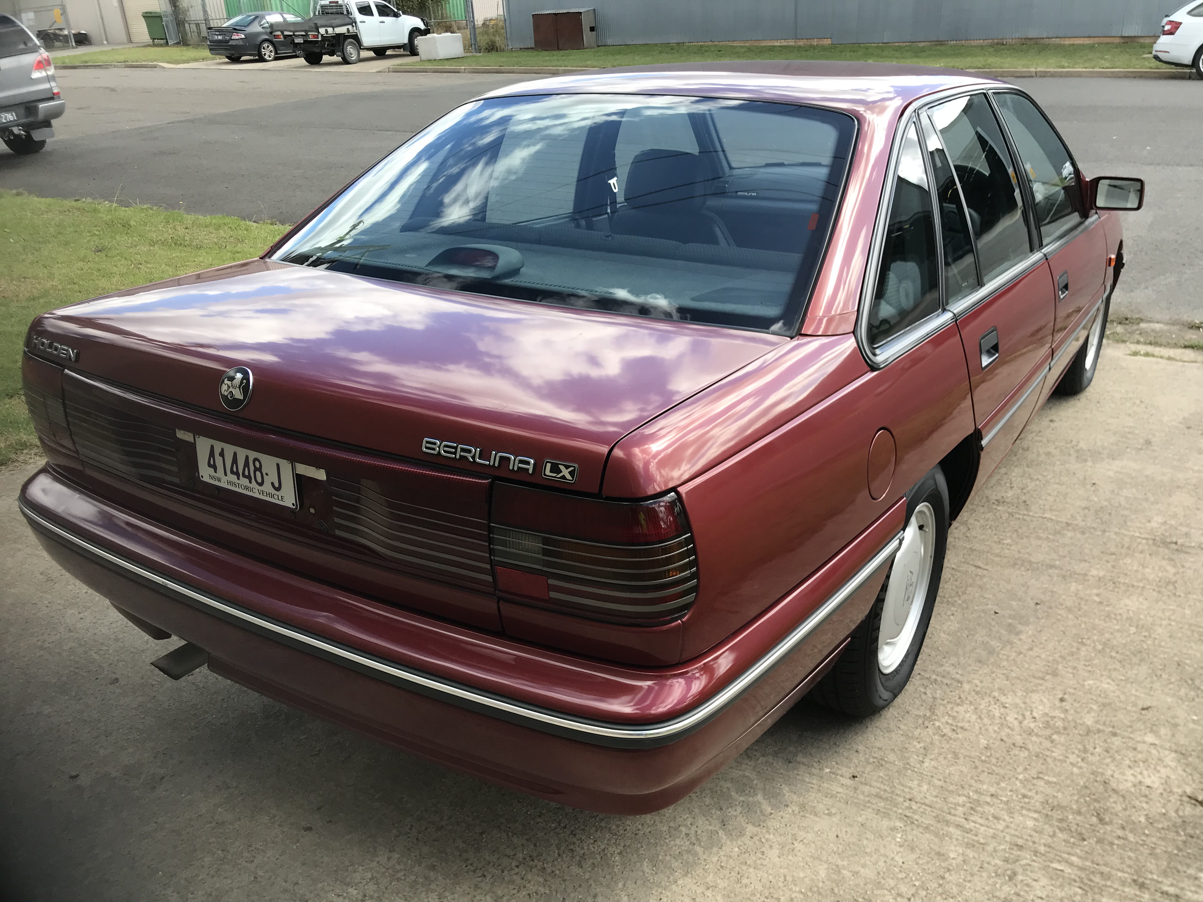 1992 HOLDEN BERLINA VP LX SEDAN
