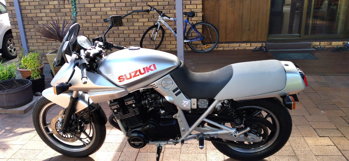 1984 SUZUKI GSX1100S KATANA ROAD