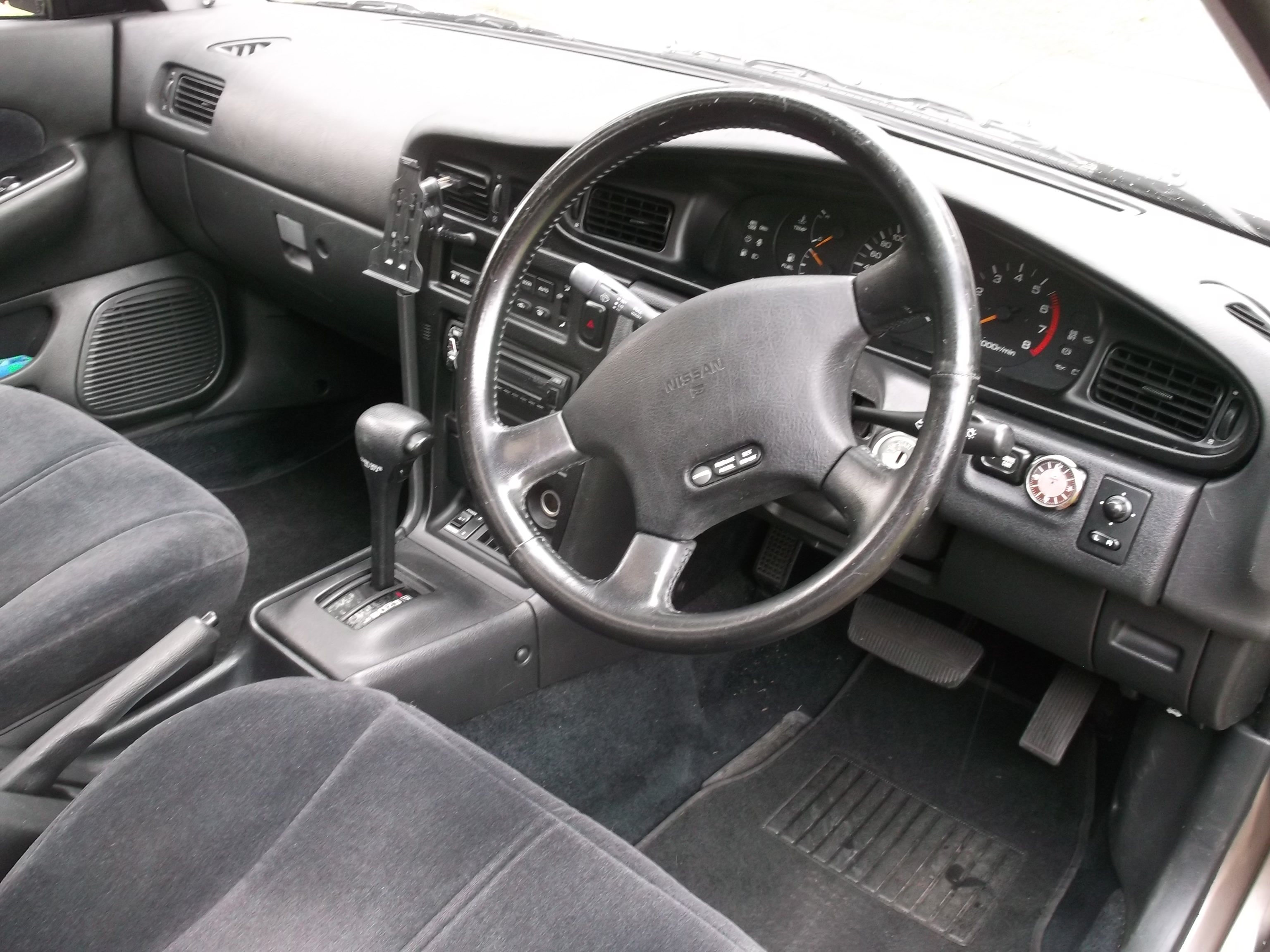1990 NISSAN MAXIMA Ti SEDAN