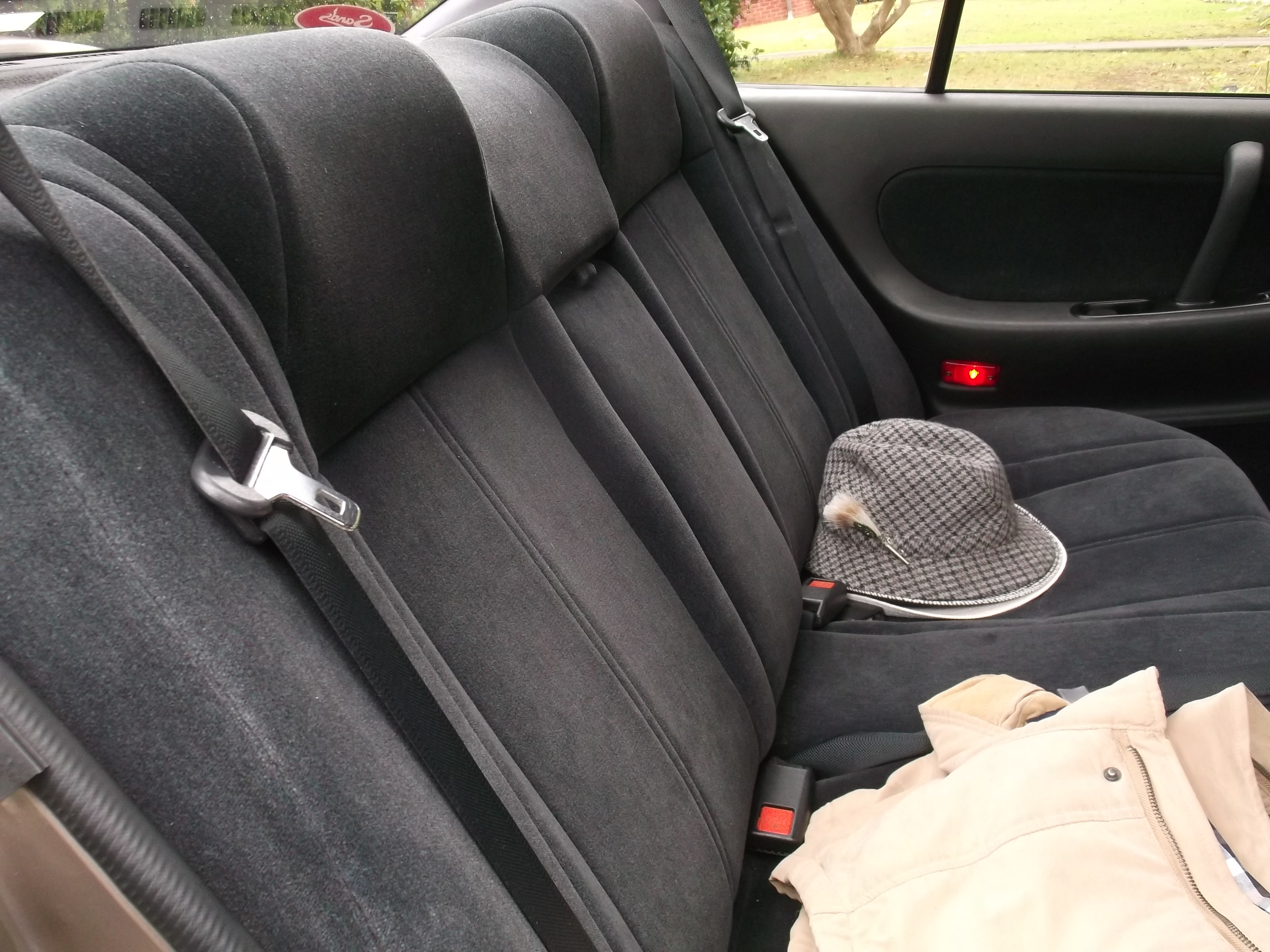 1990 NISSAN MAXIMA Ti SEDAN