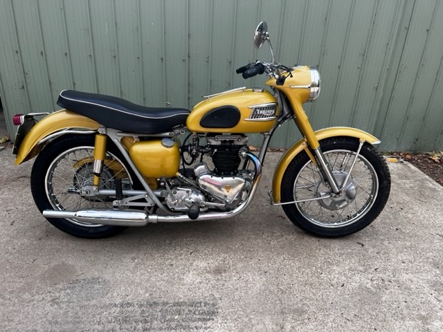 1957 TRIUMPH 6T THUNDERBIRD ROAD
