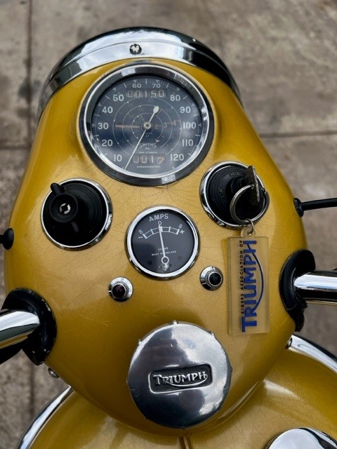 1957 TRIUMPH 6T THUNDERBIRD ROAD