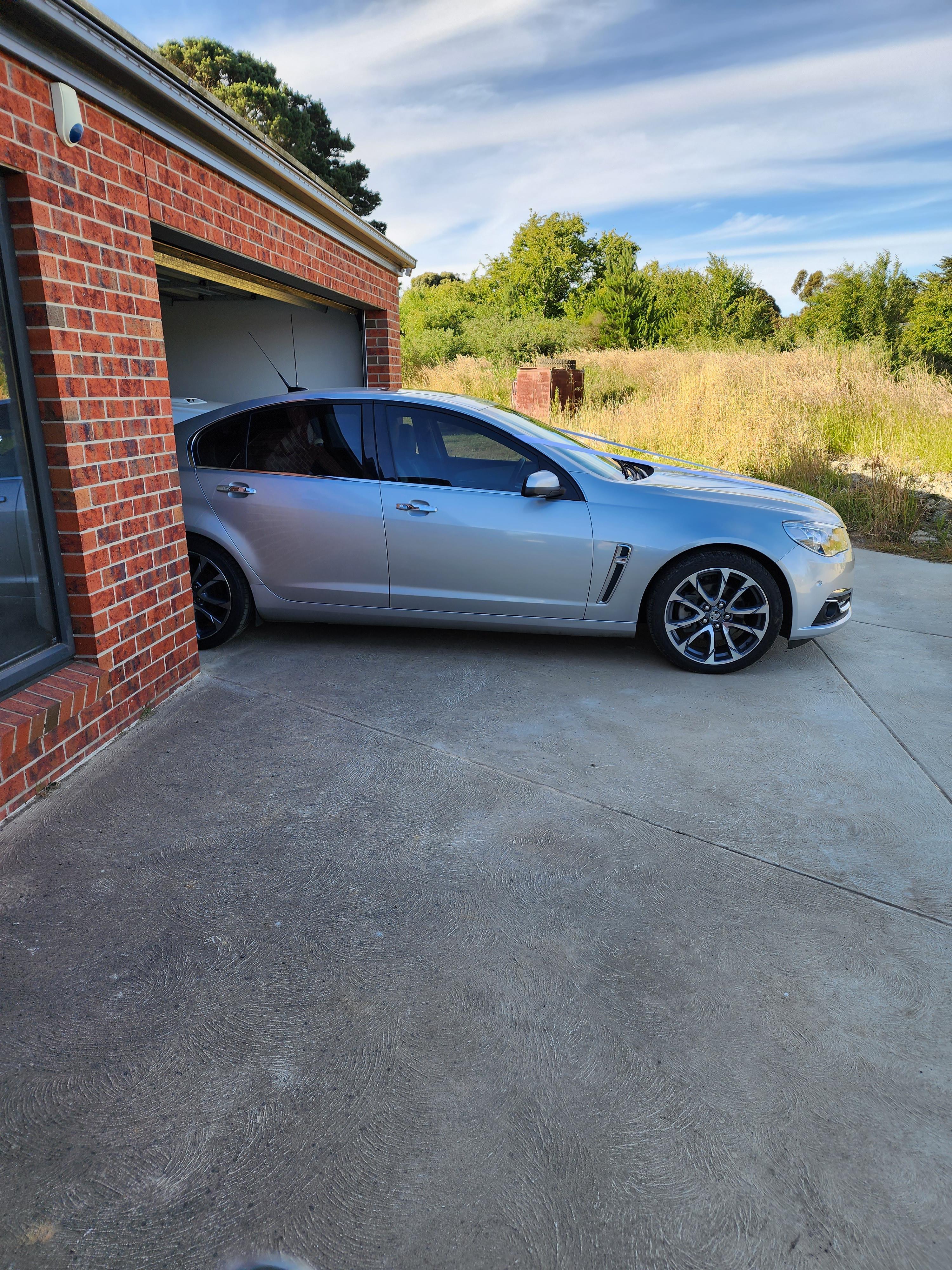 2015 HOLDEN CALAIS VF II SEDAN