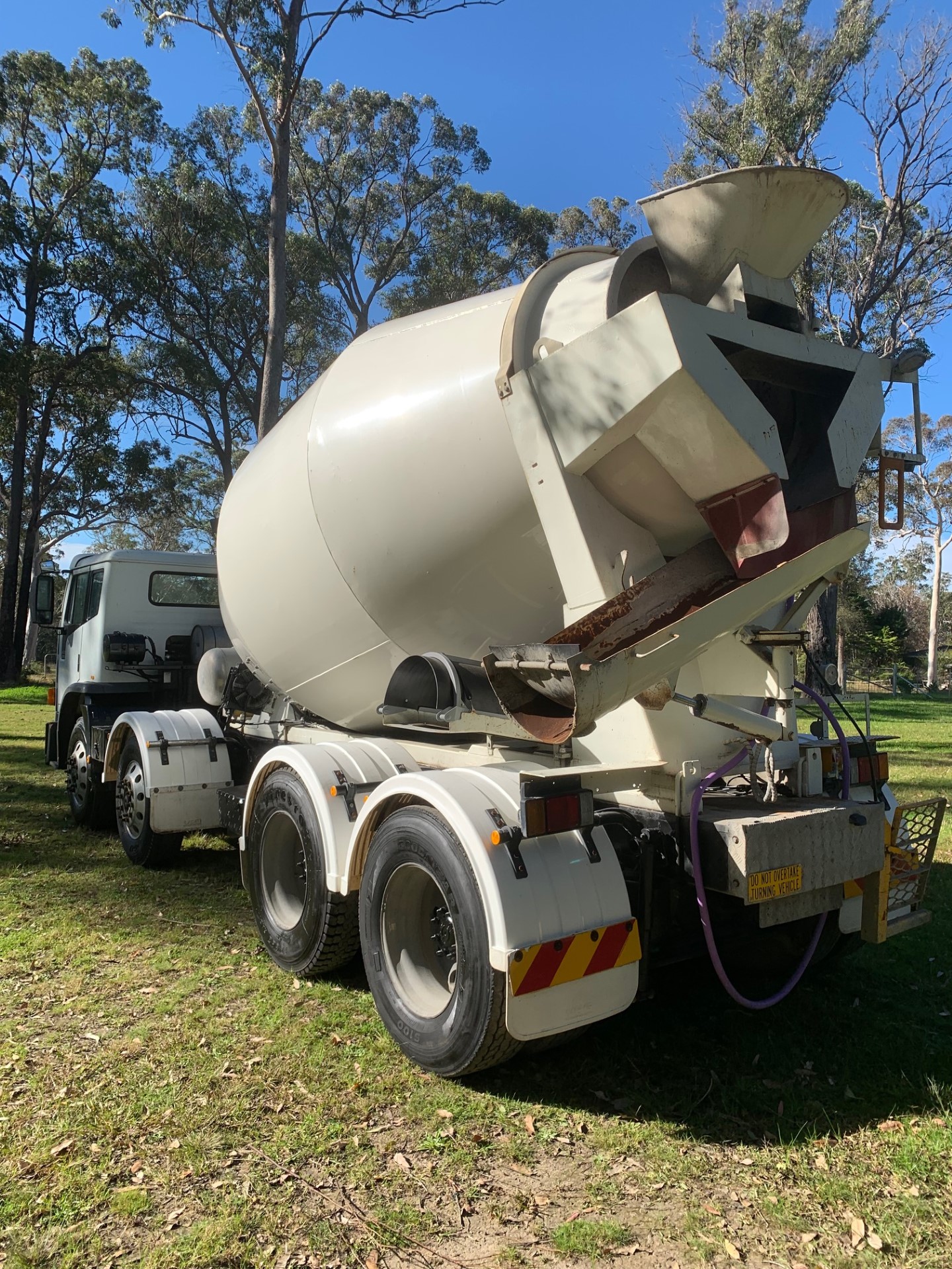 2003 IVECO 2350G CONCRETE AGITATOR