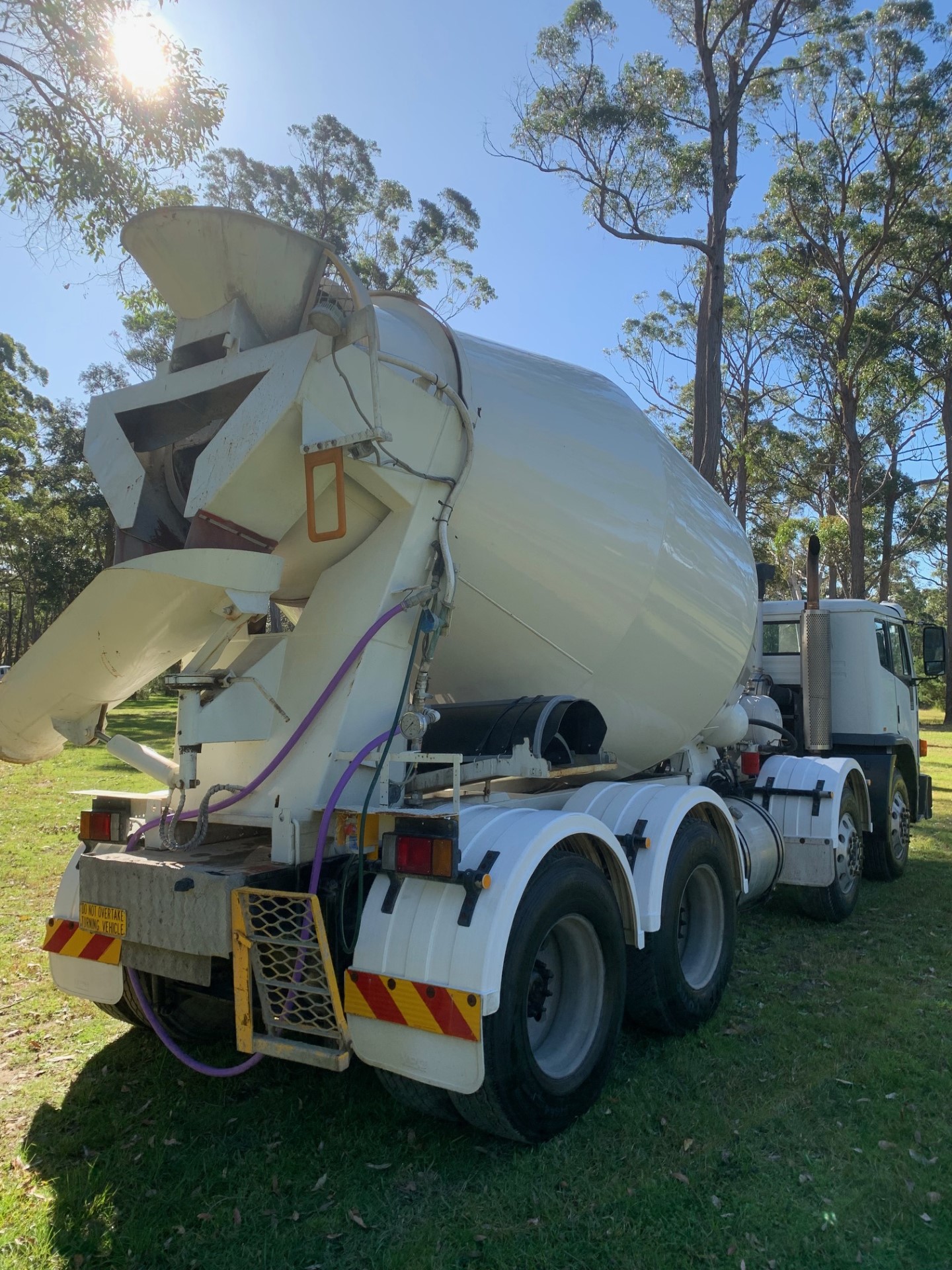 2003 IVECO 2350G CONCRETE AGITATOR