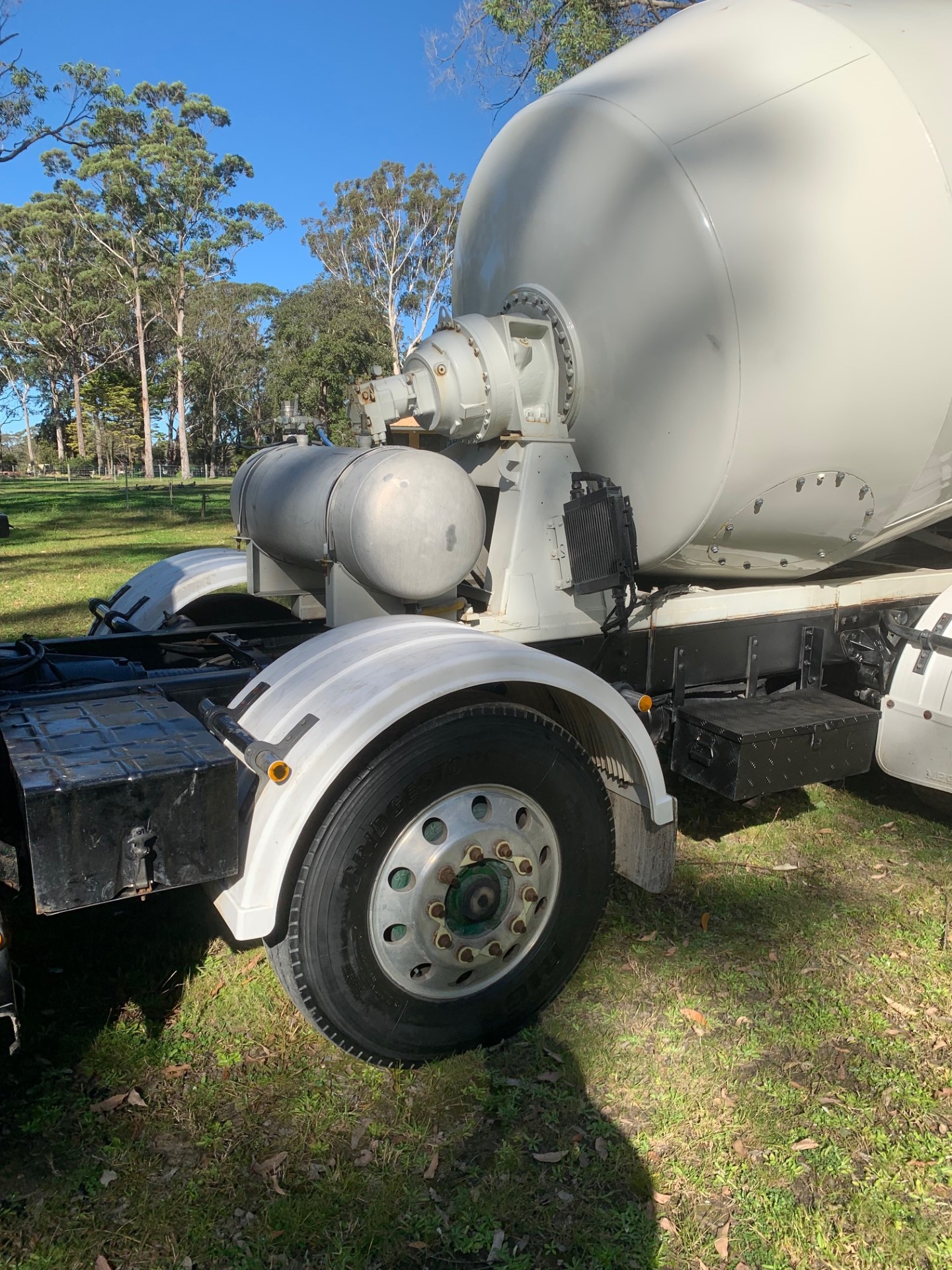 2003 IVECO 2350G CONCRETE AGITATOR
