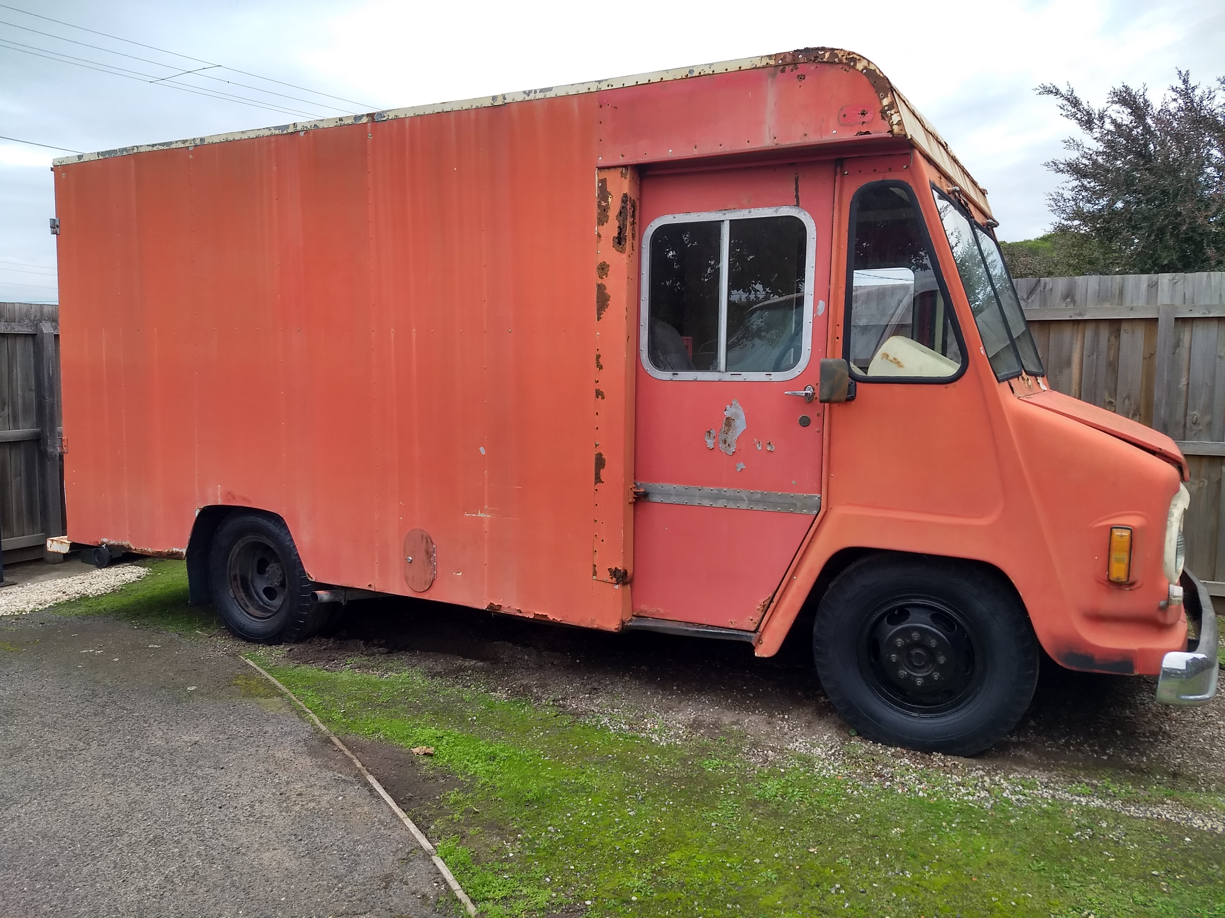1973 INTERNATIONAL HARVESTER C1300 (D1310) STEP VAN