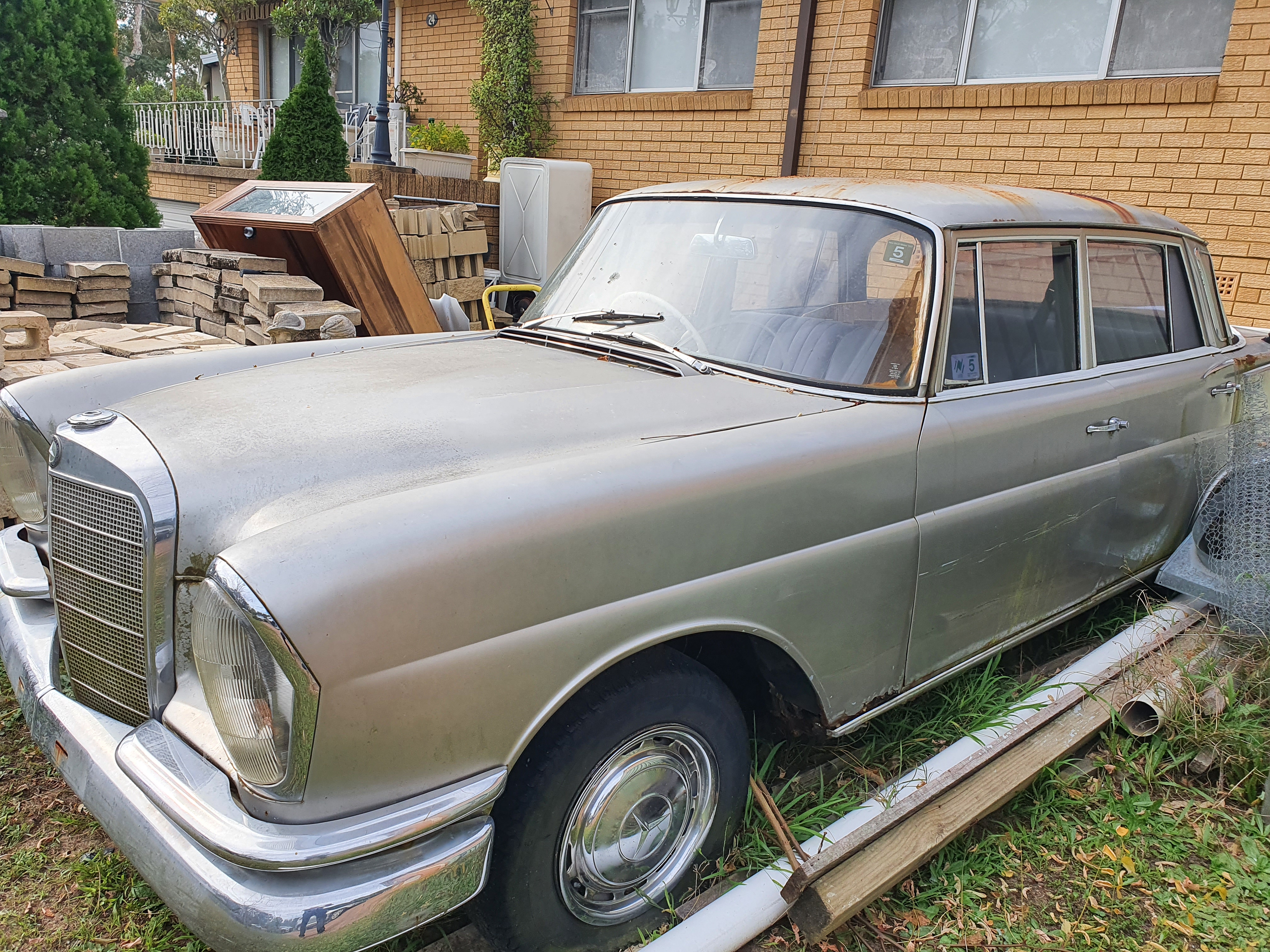 1963 MERCEDES-BENZ 220S SEDAN