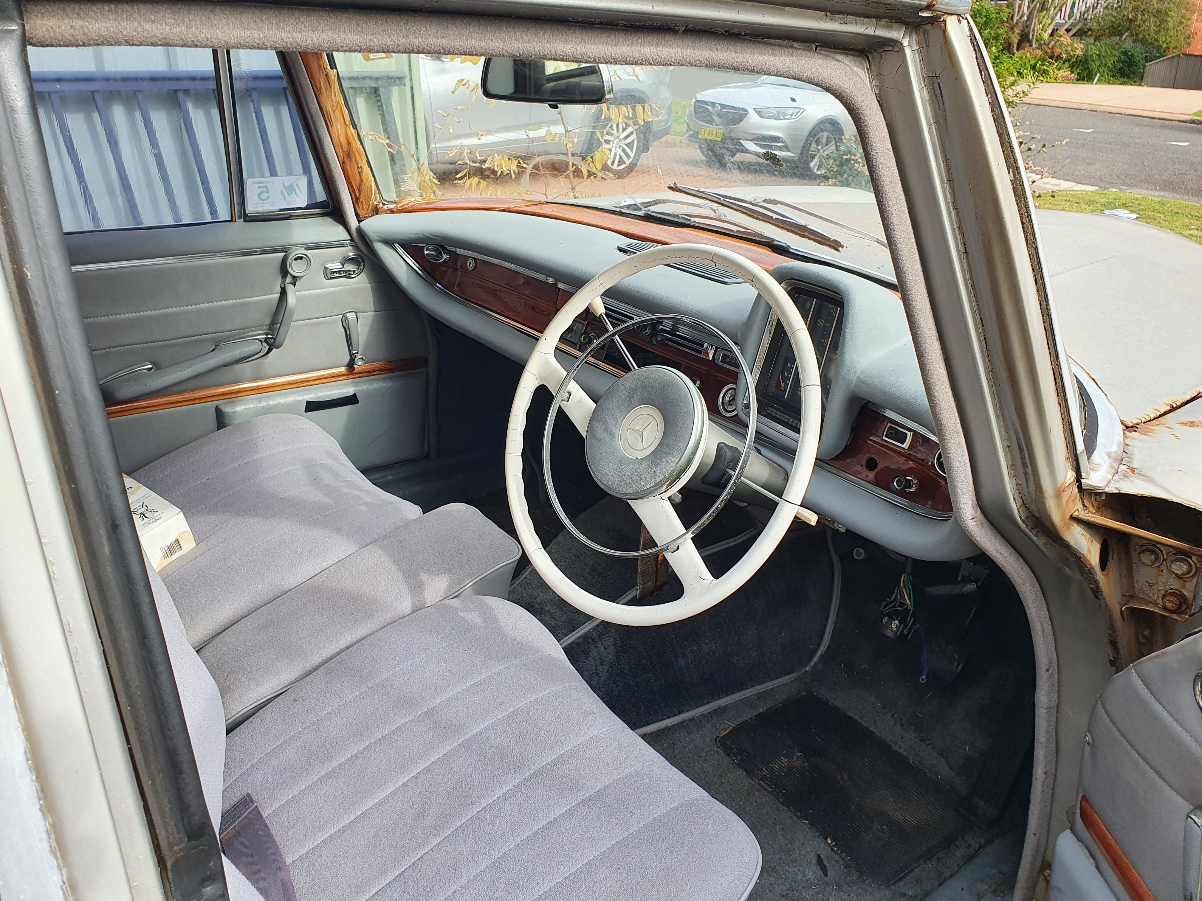 1963 MERCEDES-BENZ 220S 