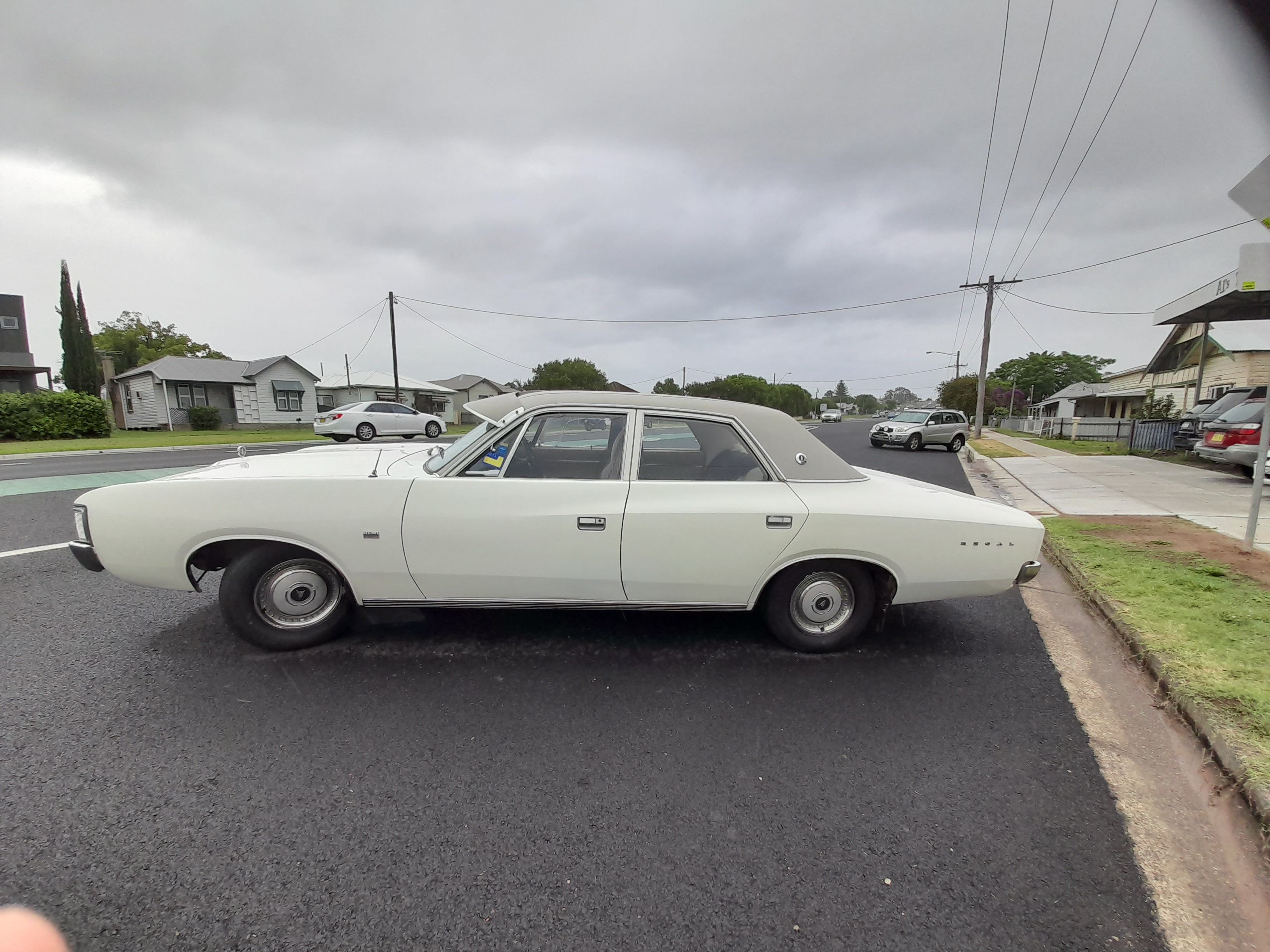 1972 VALIANT REGAL SEDAN 
