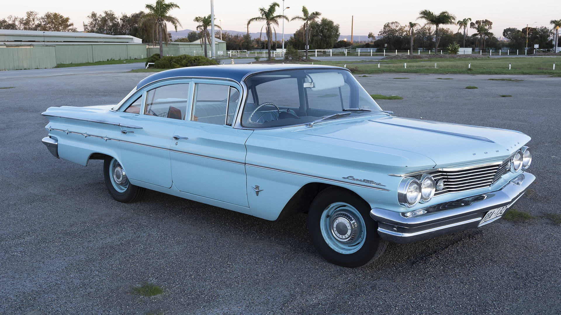 1960 PONTIAC LAURENTIAN SEDAN
