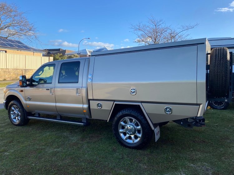 2011 FORD F350 LARIAT SUPER CAB 