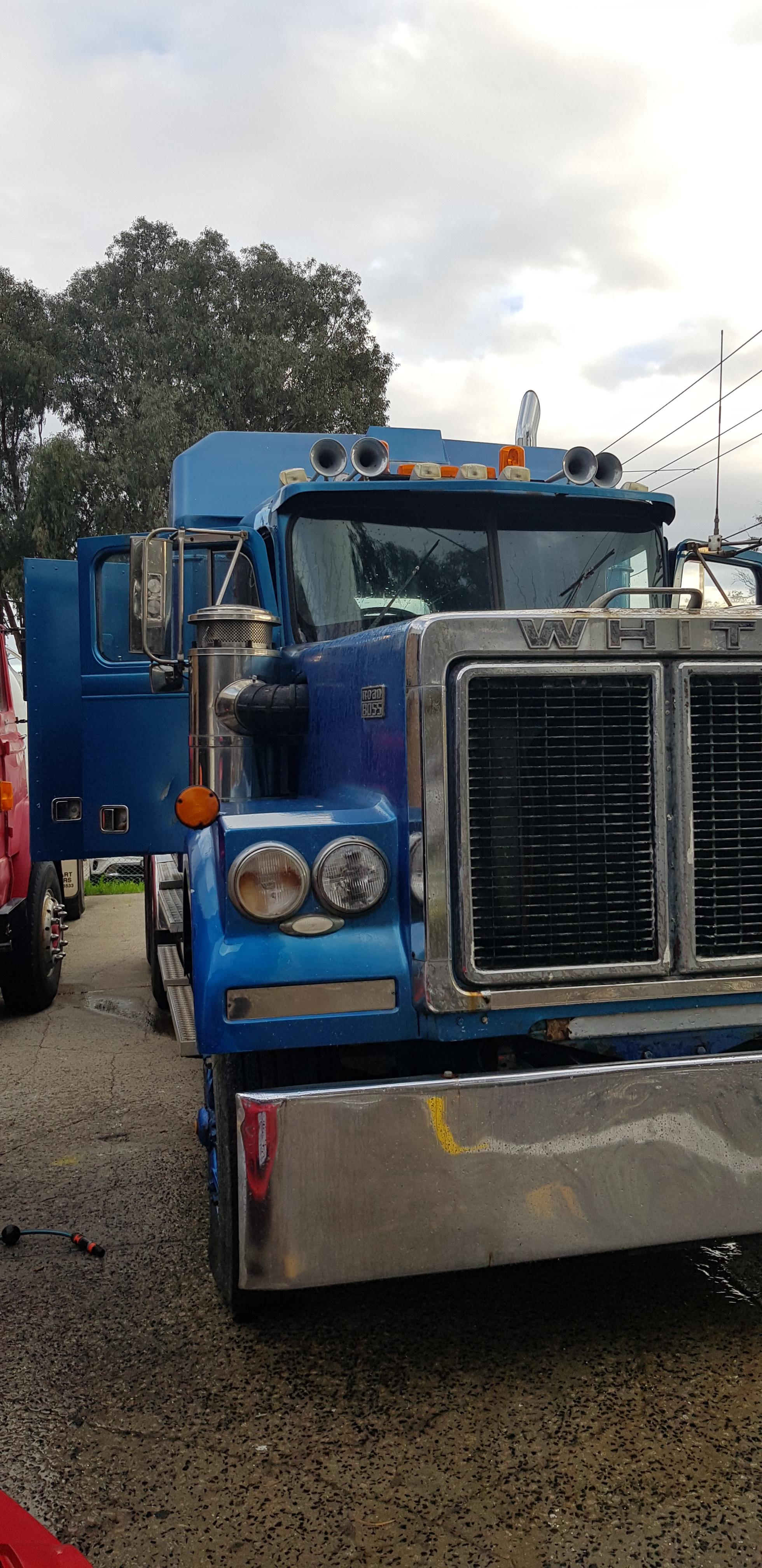 1982 WHITE ROAD BOSS PRIME MOVER