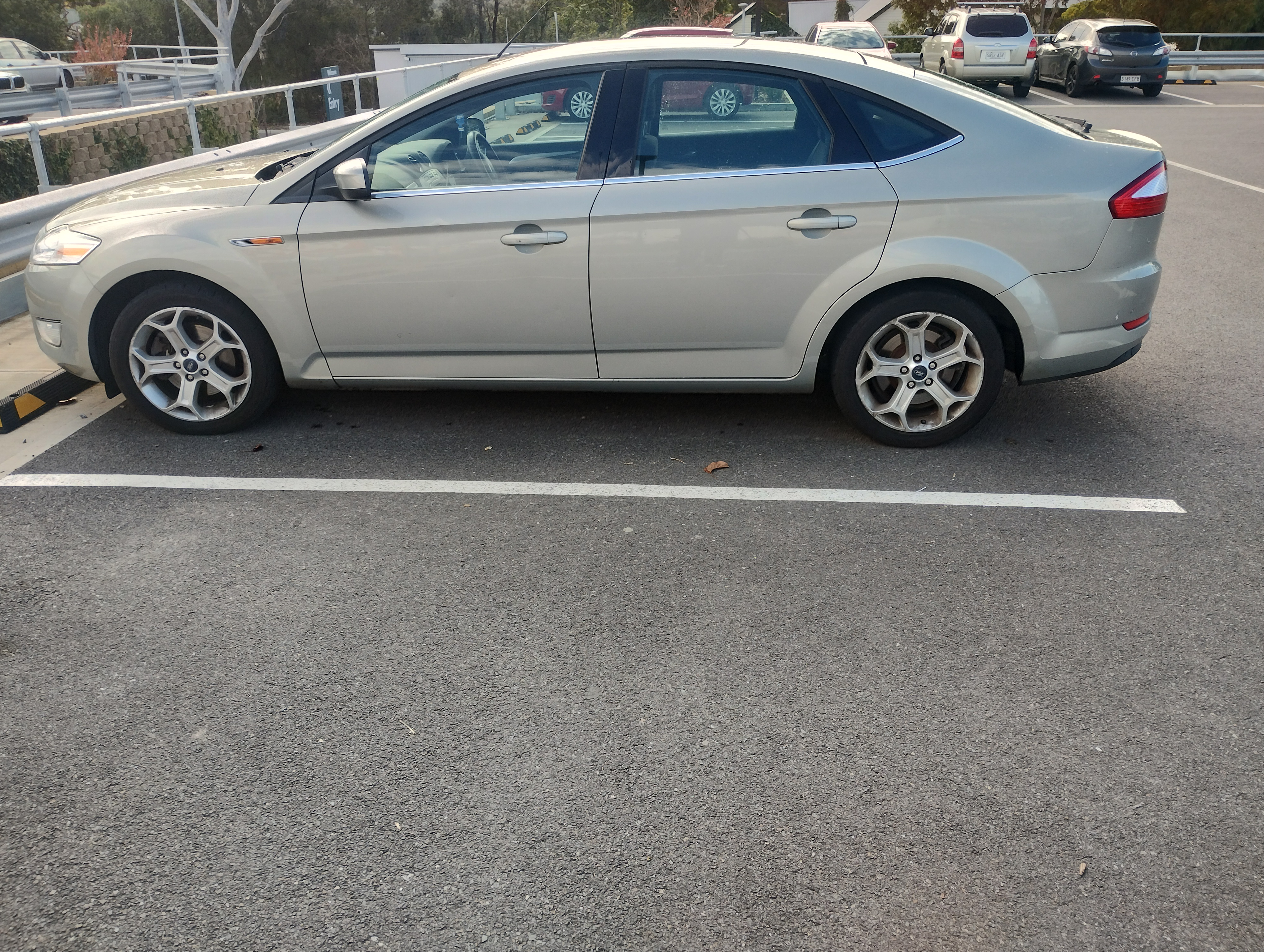 2010 FORD MONDEO SEDAN