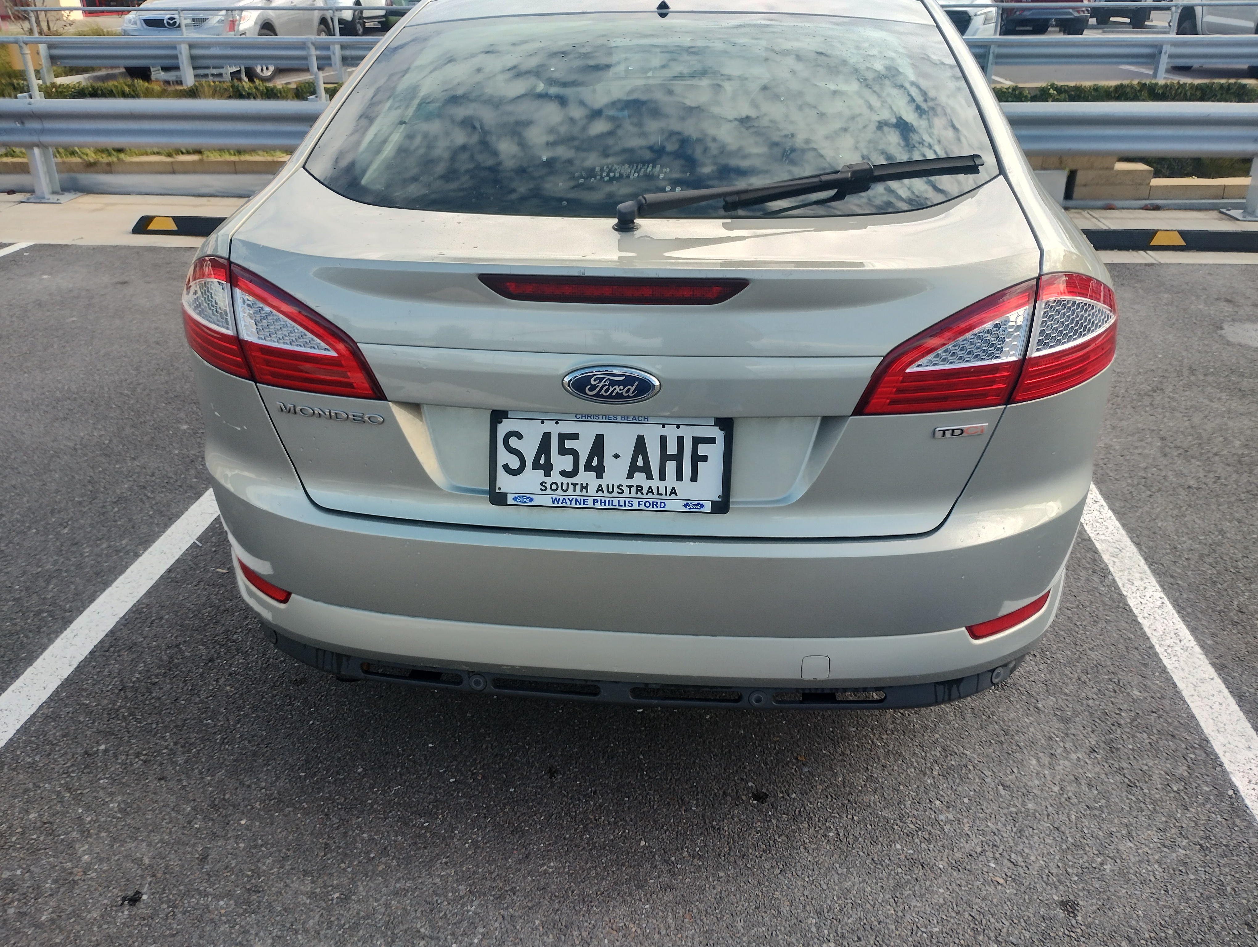 2010 FORD MONDEO SEDAN