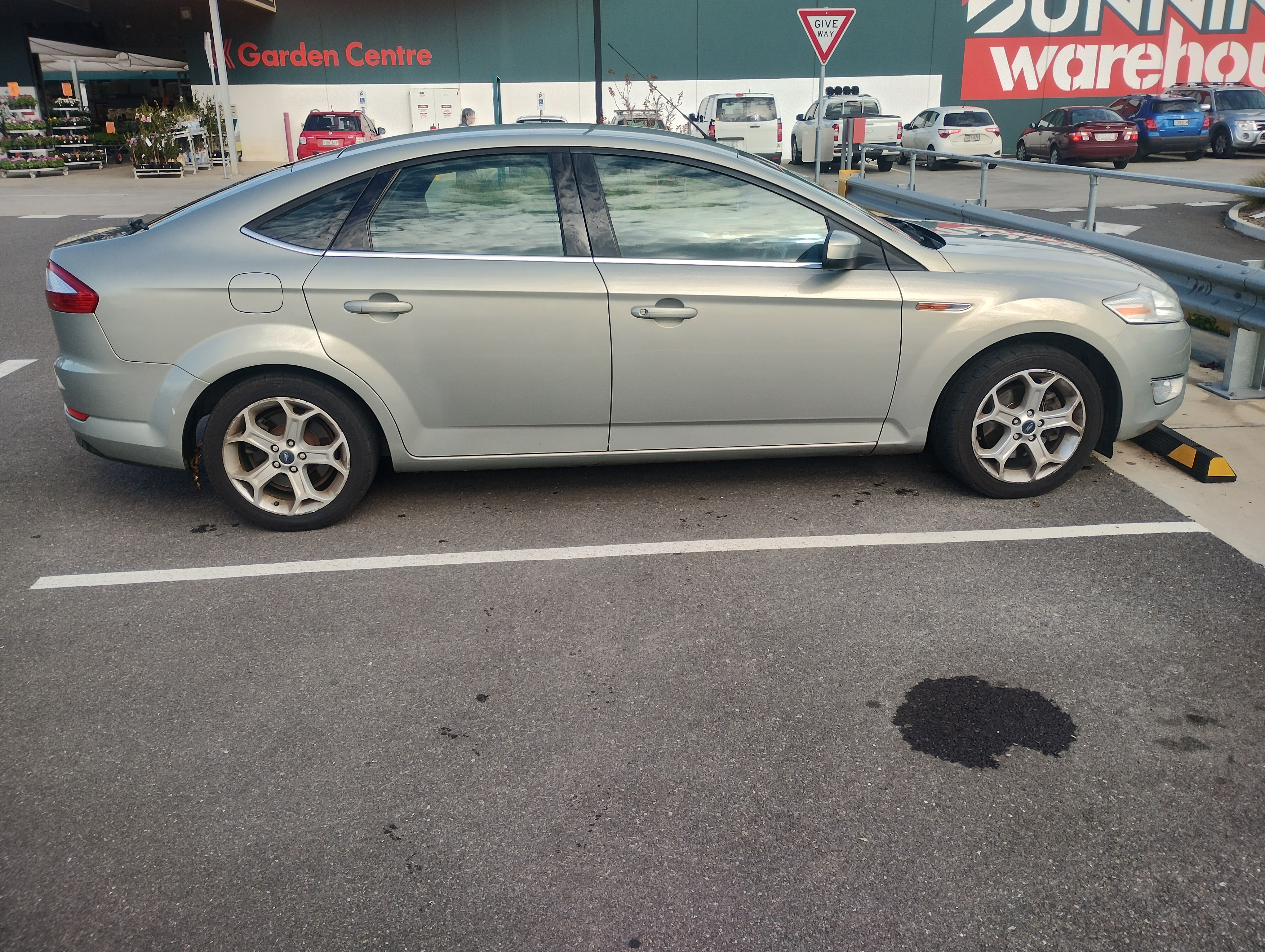 2010 FORD MONDEO SEDAN