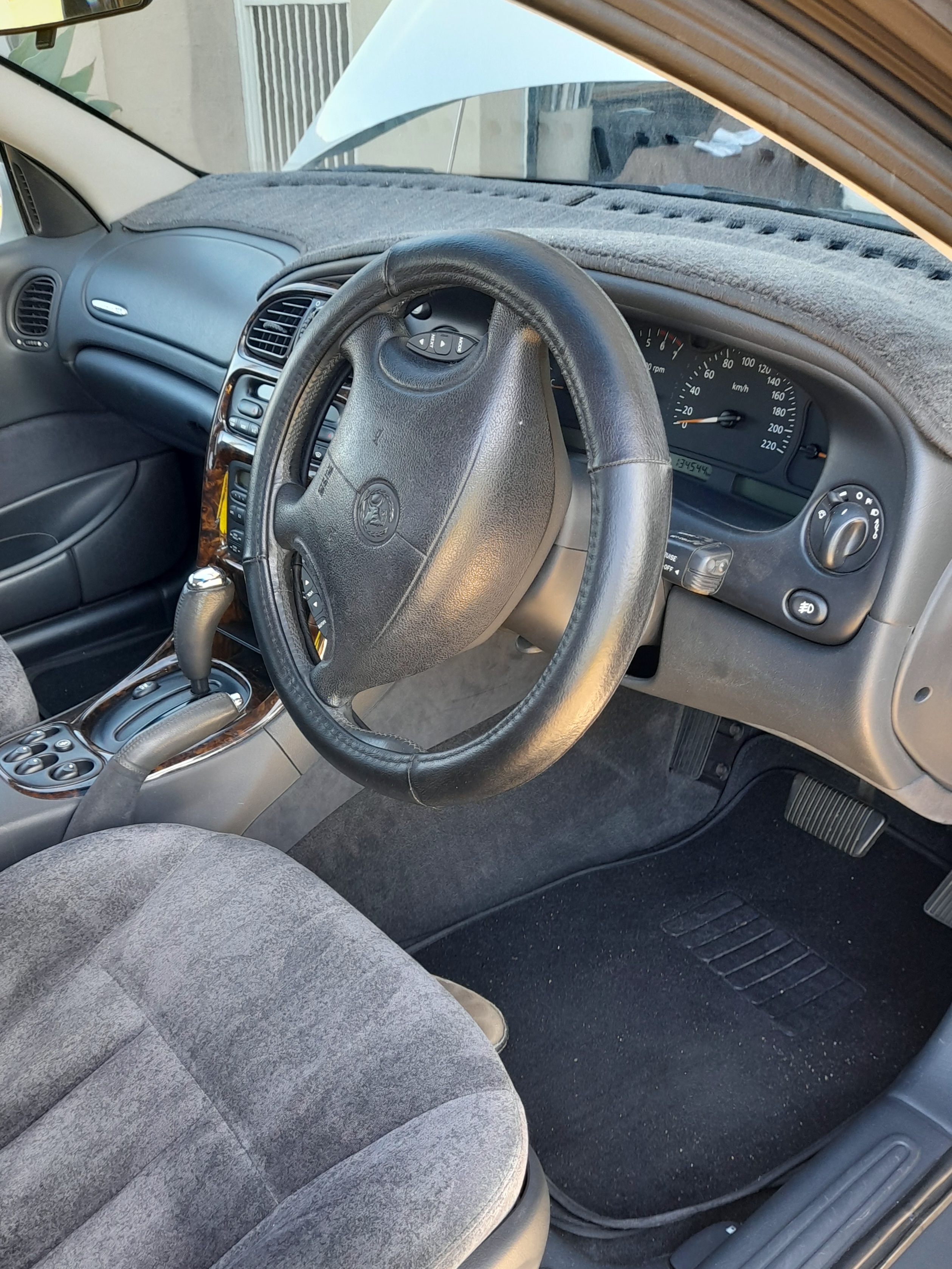2001 HOLDEN STATESMAN WH V8 4 SP AUTOMATIC 4D SEDAN