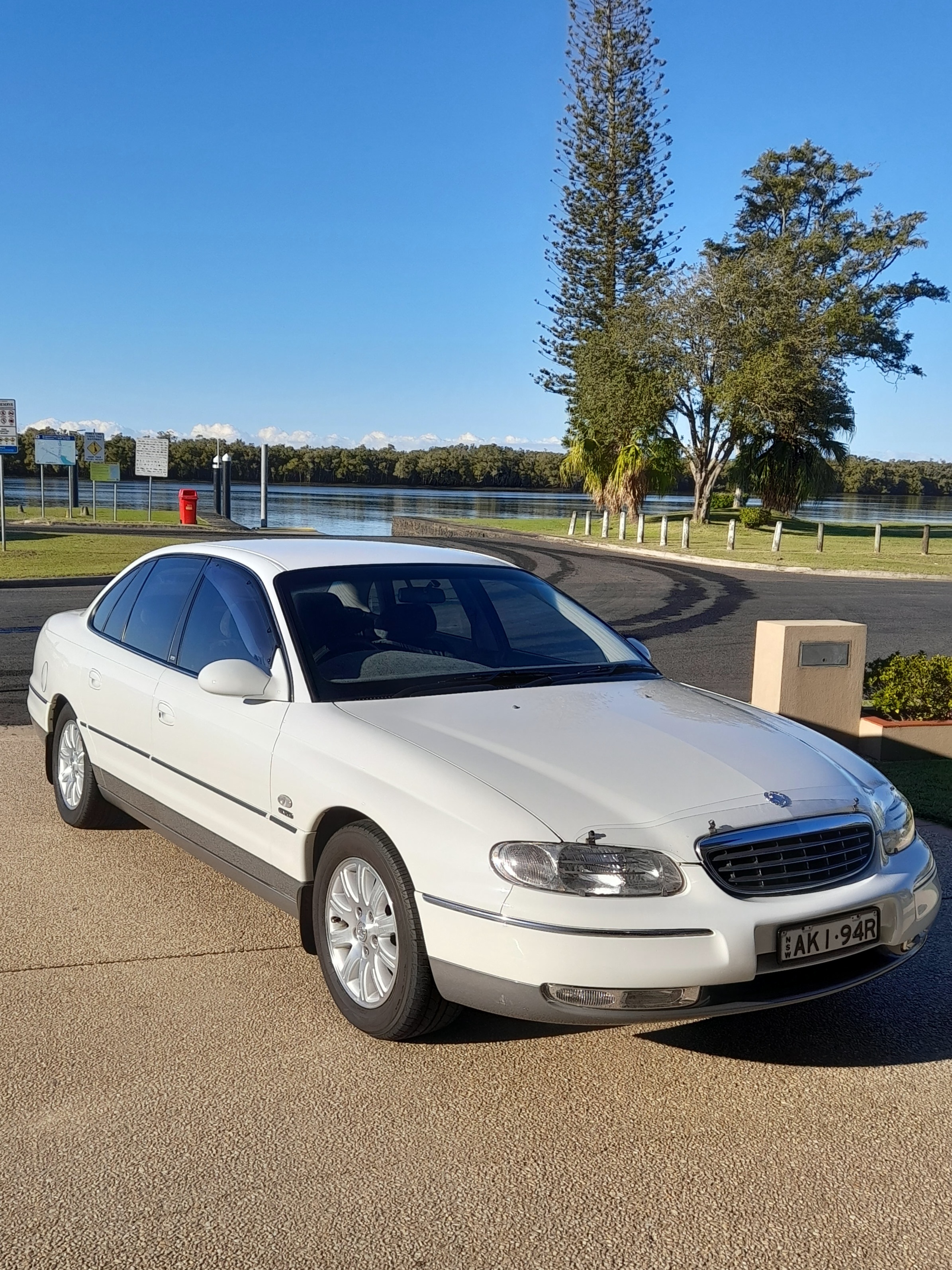2001 HOLDEN STATESMAN WH V8 4 SP AUTOMATIC 4D SEDAN