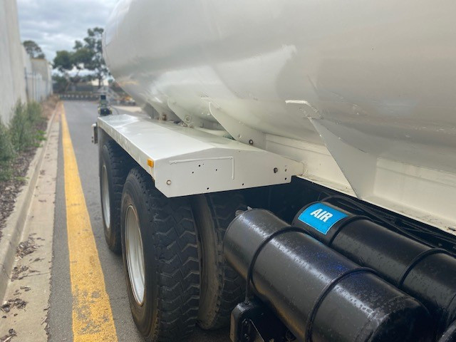 1985 MITSUBISHI FV4 58 WATER TRUCK