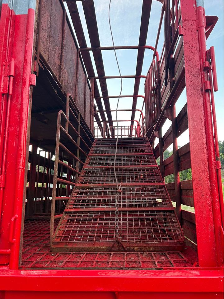 2000 MCGRATH STOCK TRAILER