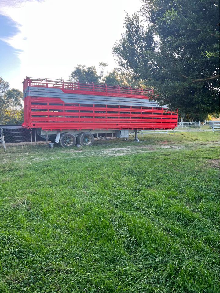 2000 MCGRATH STOCK TRAILER