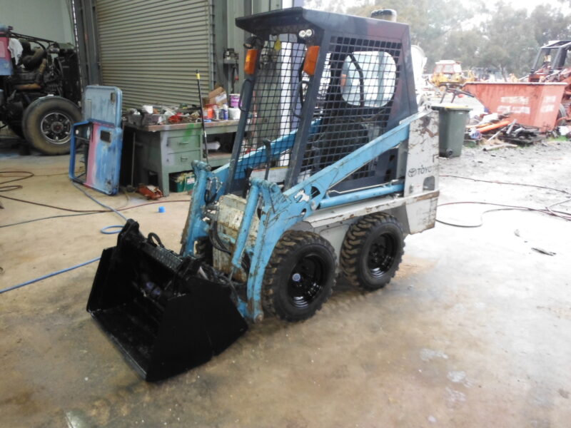 TOYOTA HUSKY SKID STEER