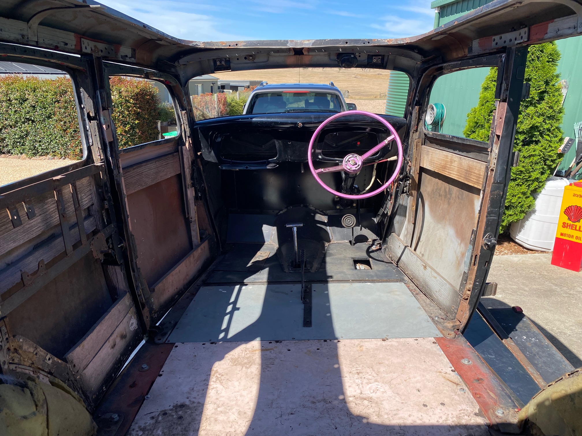 1933 FORD MODEL B SEDAN
