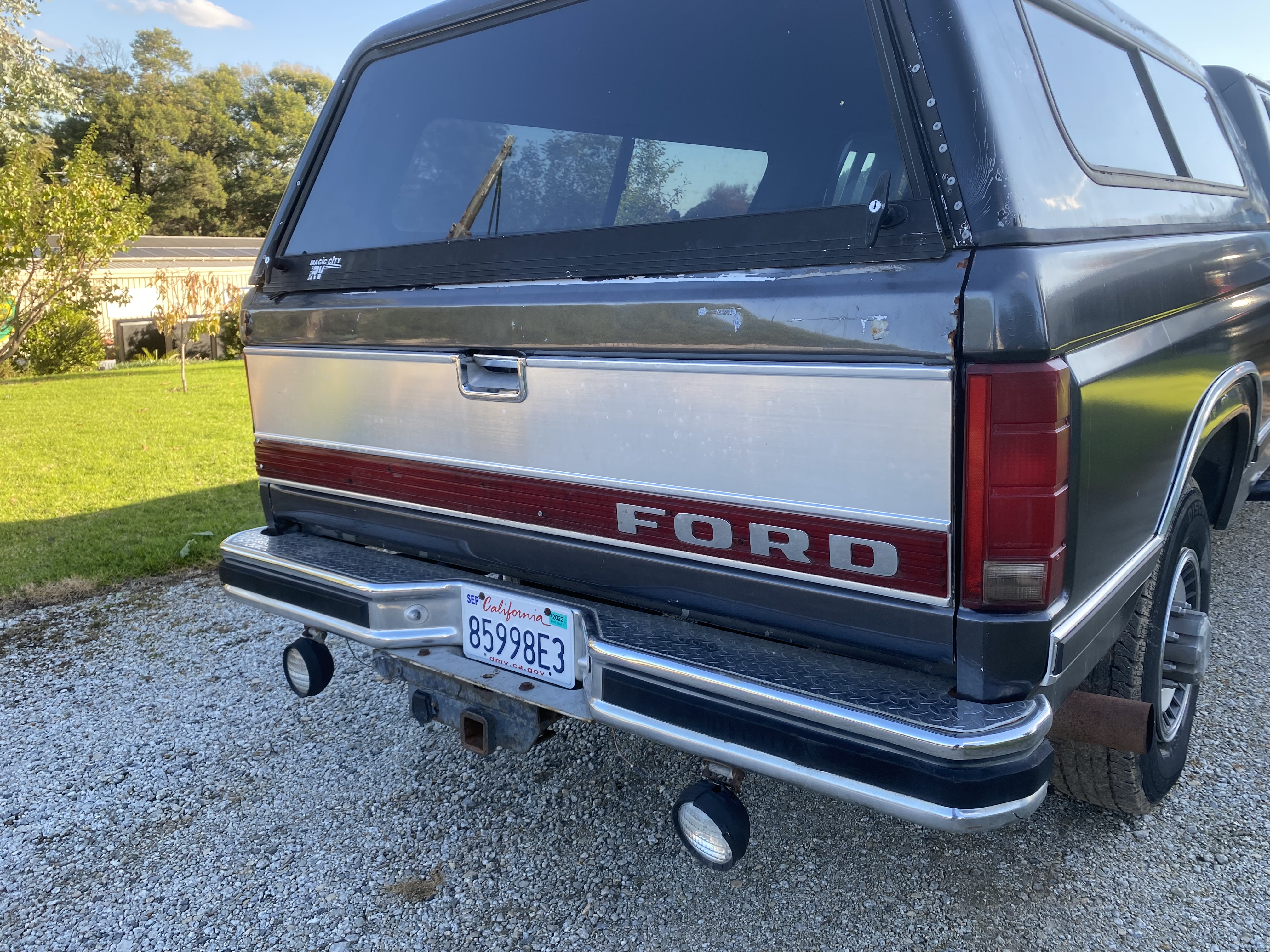 1986 FORD F-250 UTILITY
