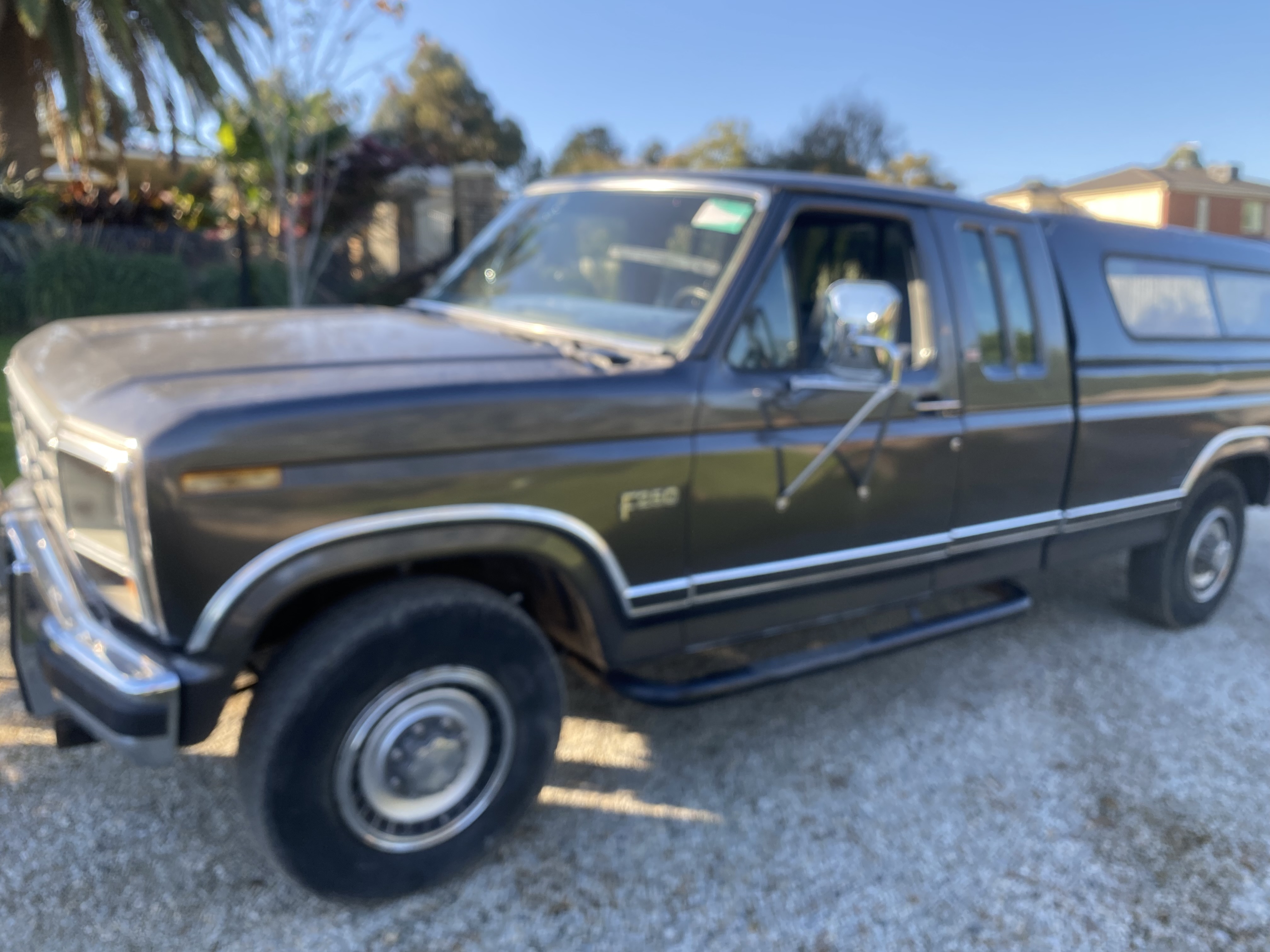 1986 FORD F-250 UTILITY