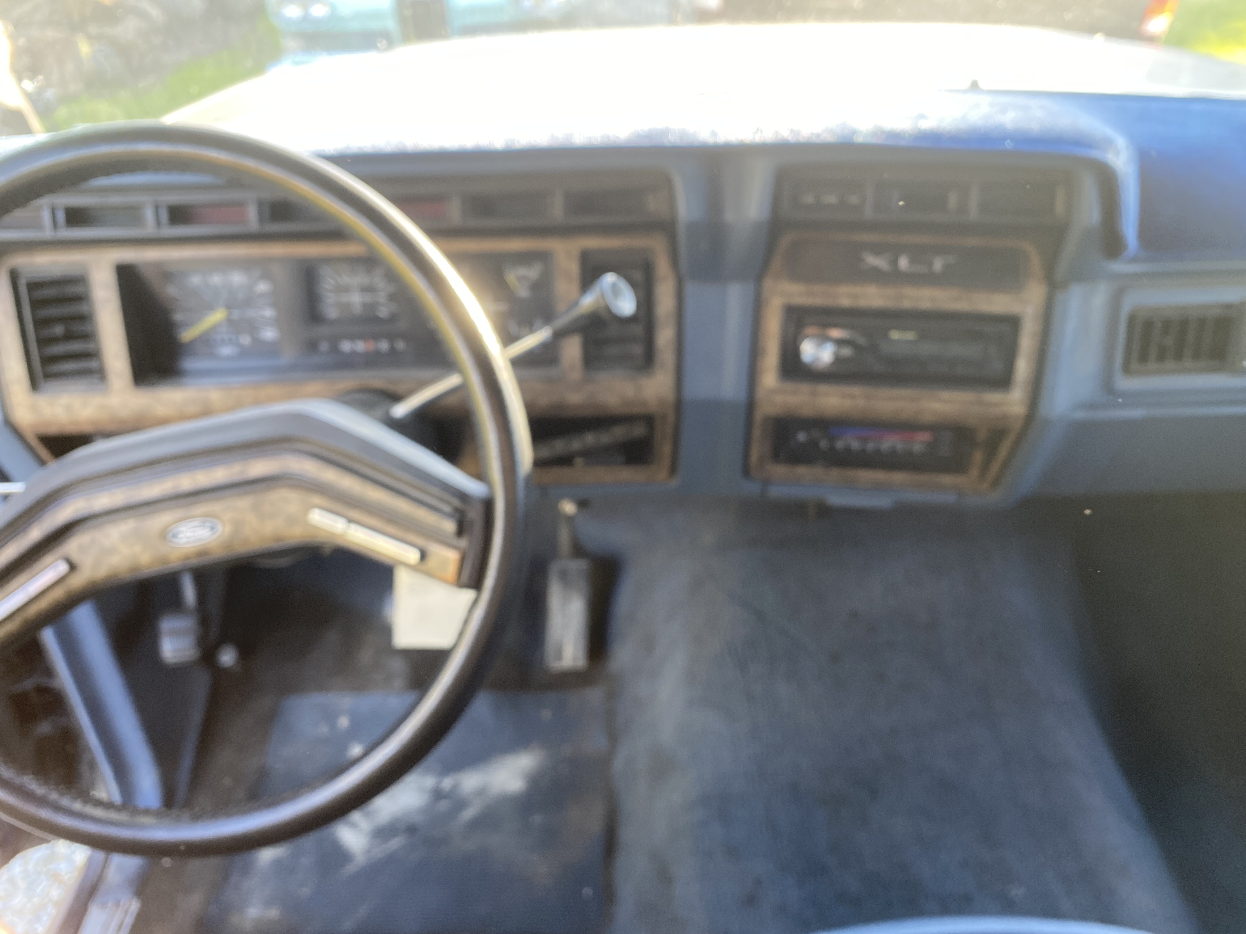 1986 FORD F-250 UTILITY