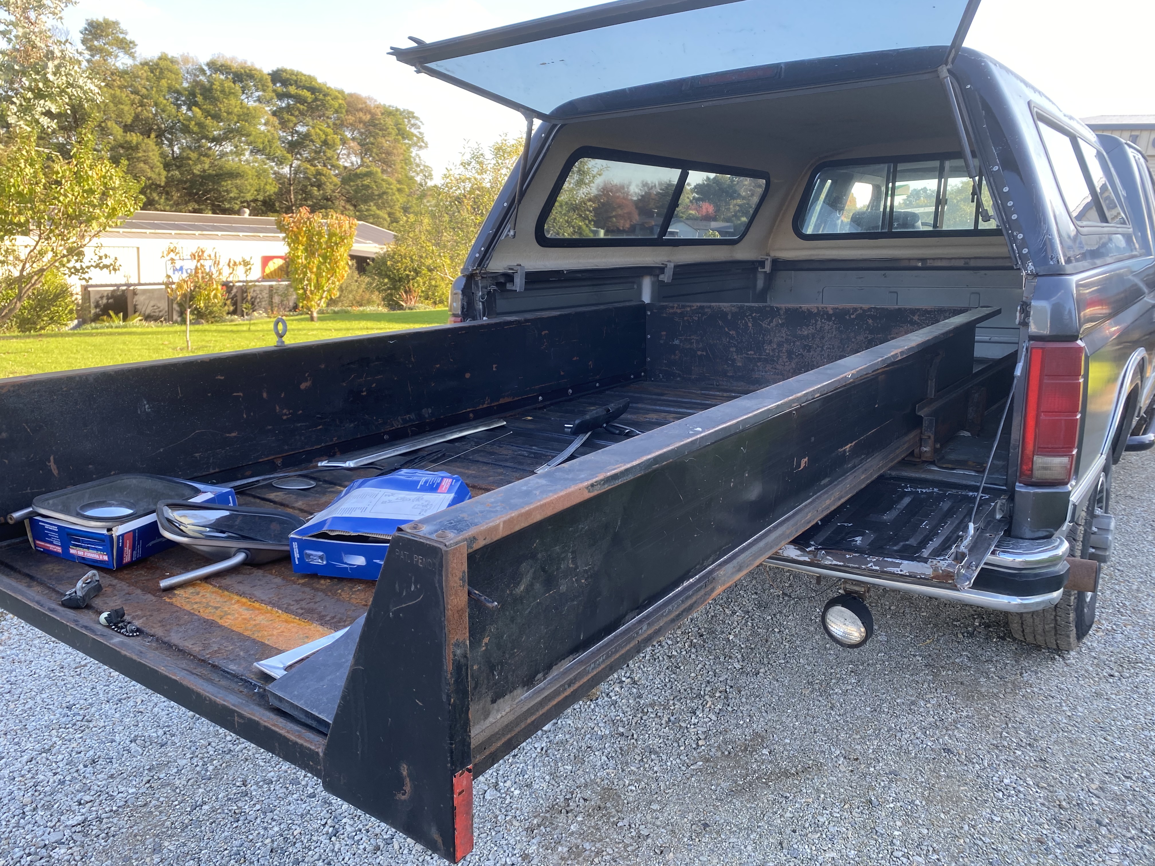 1986 FORD F-250 UTILITY