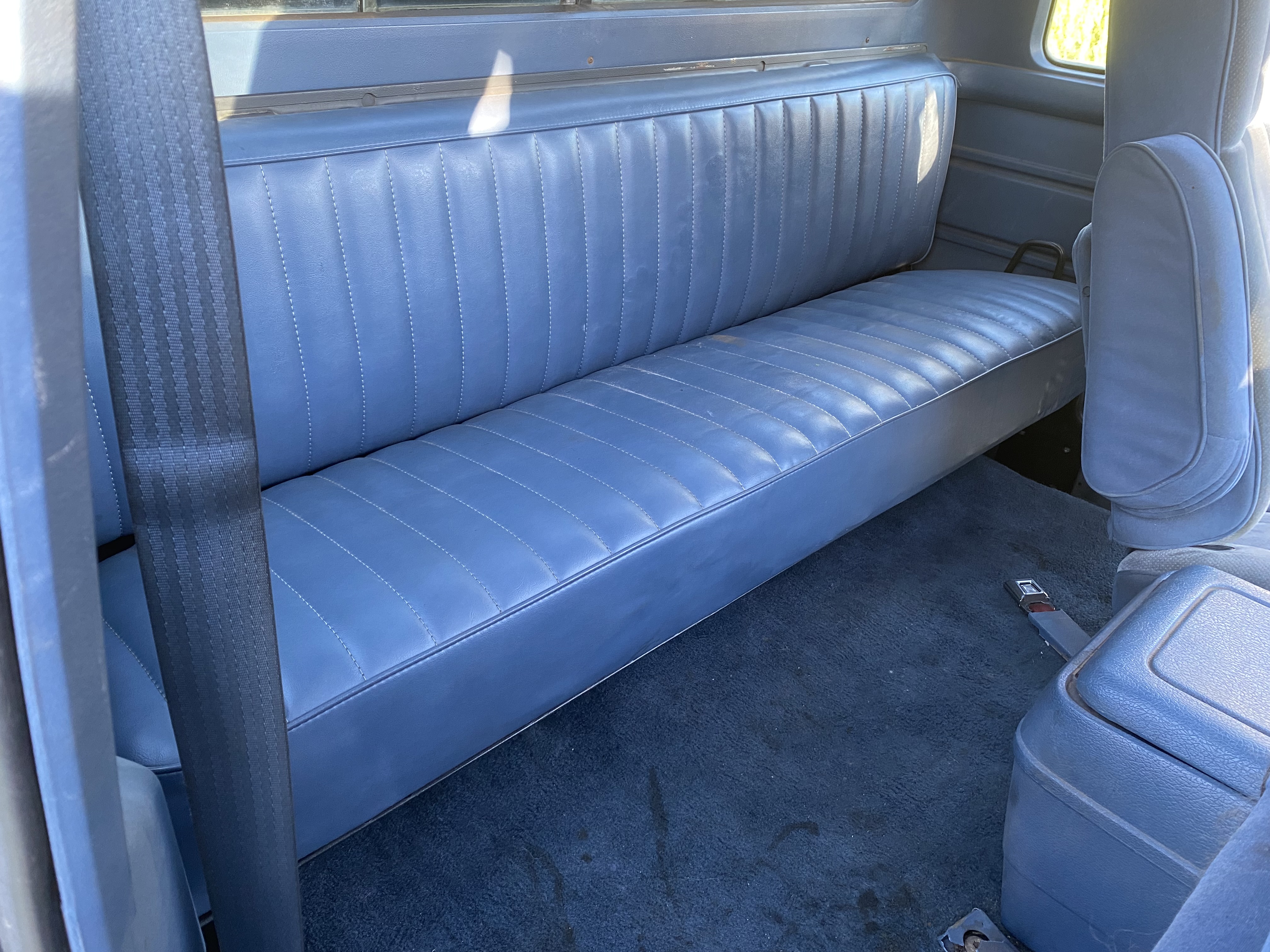 1986 FORD F-250 UTILITY