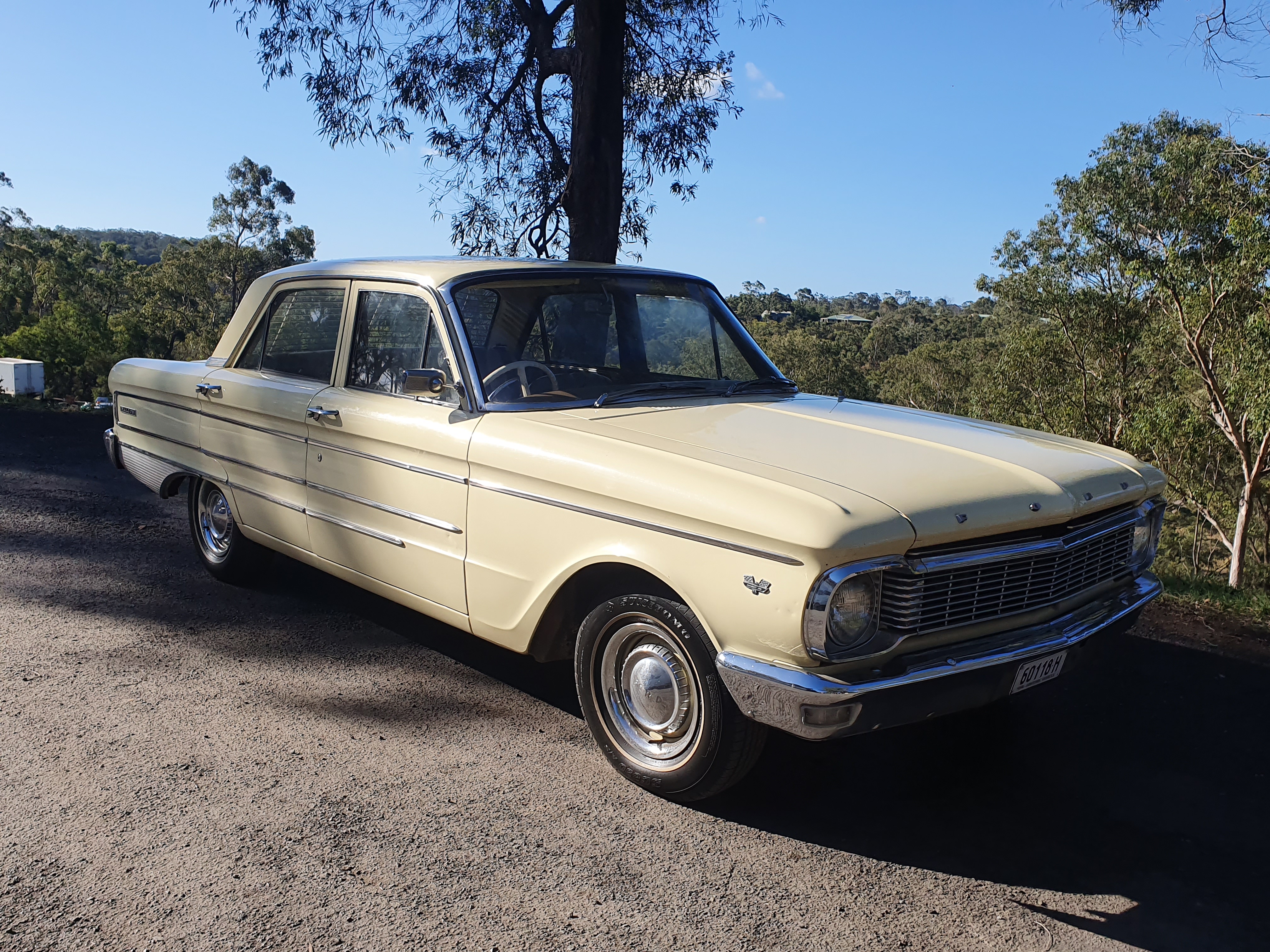 F File:1965 Ford Fairlane 4 Door.jpg - Wikimedia Commons