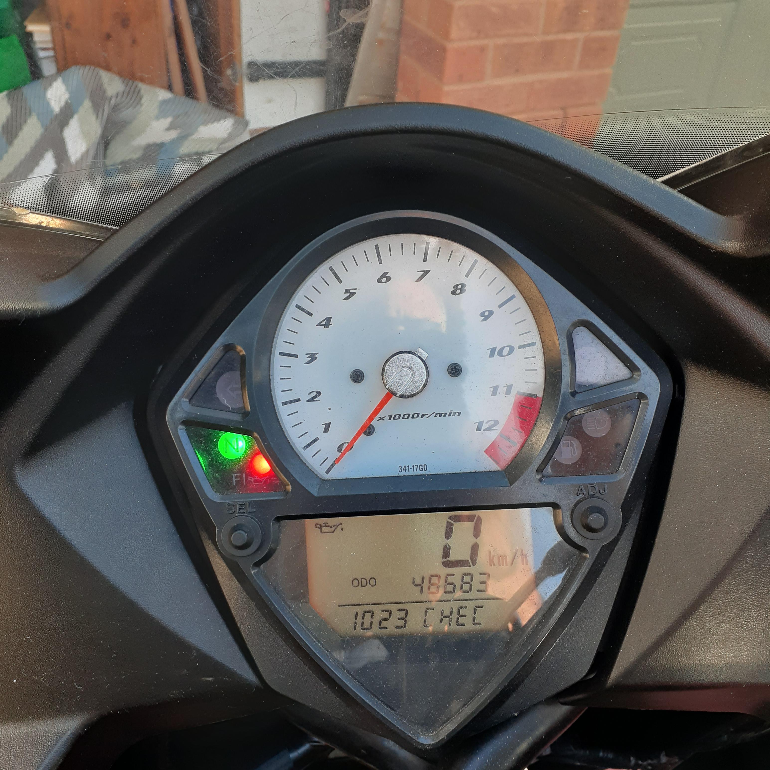 2011 SUZUKI SV650S ROAD
