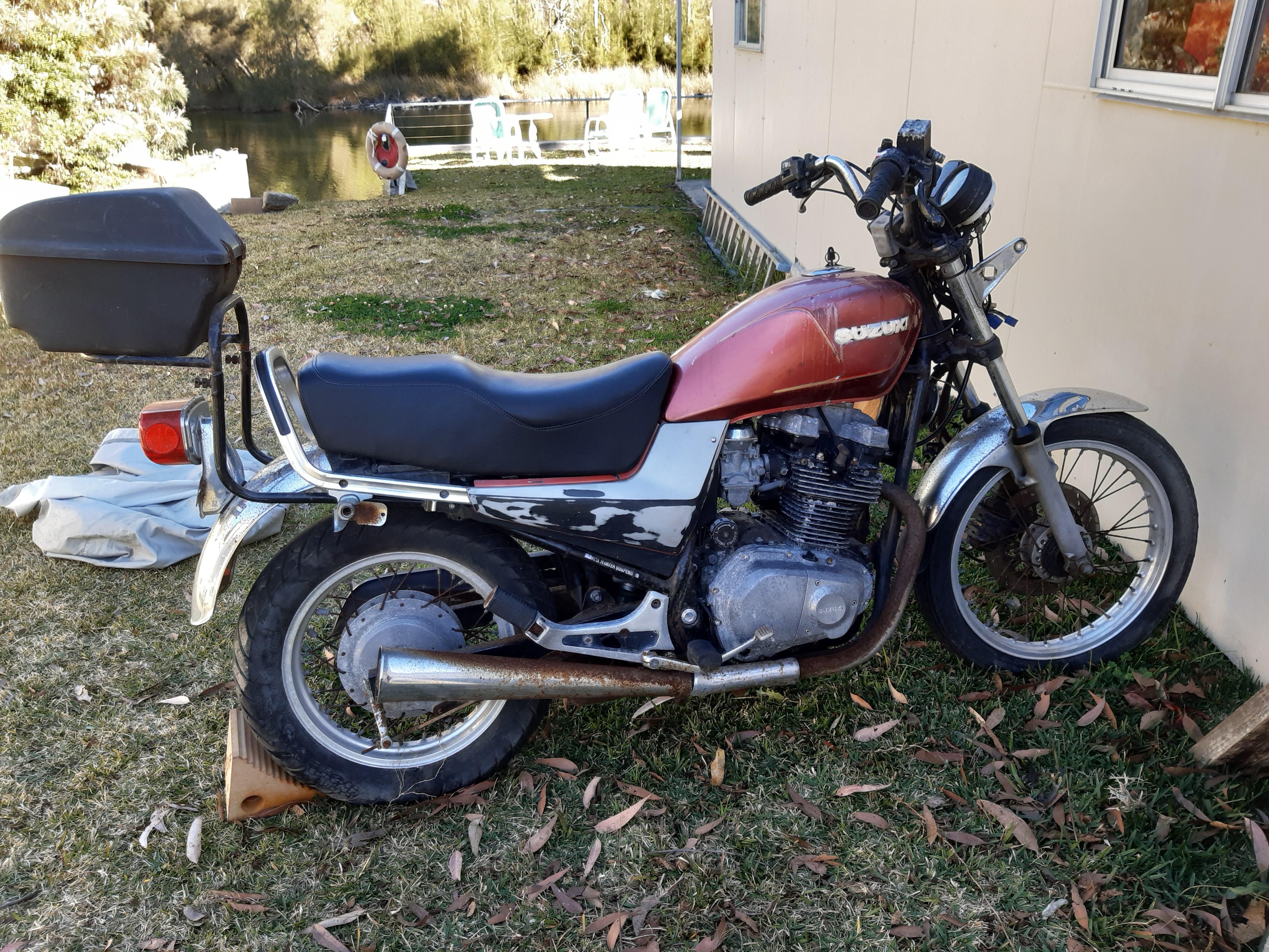 1983 SUZUKI GR650 ROAD