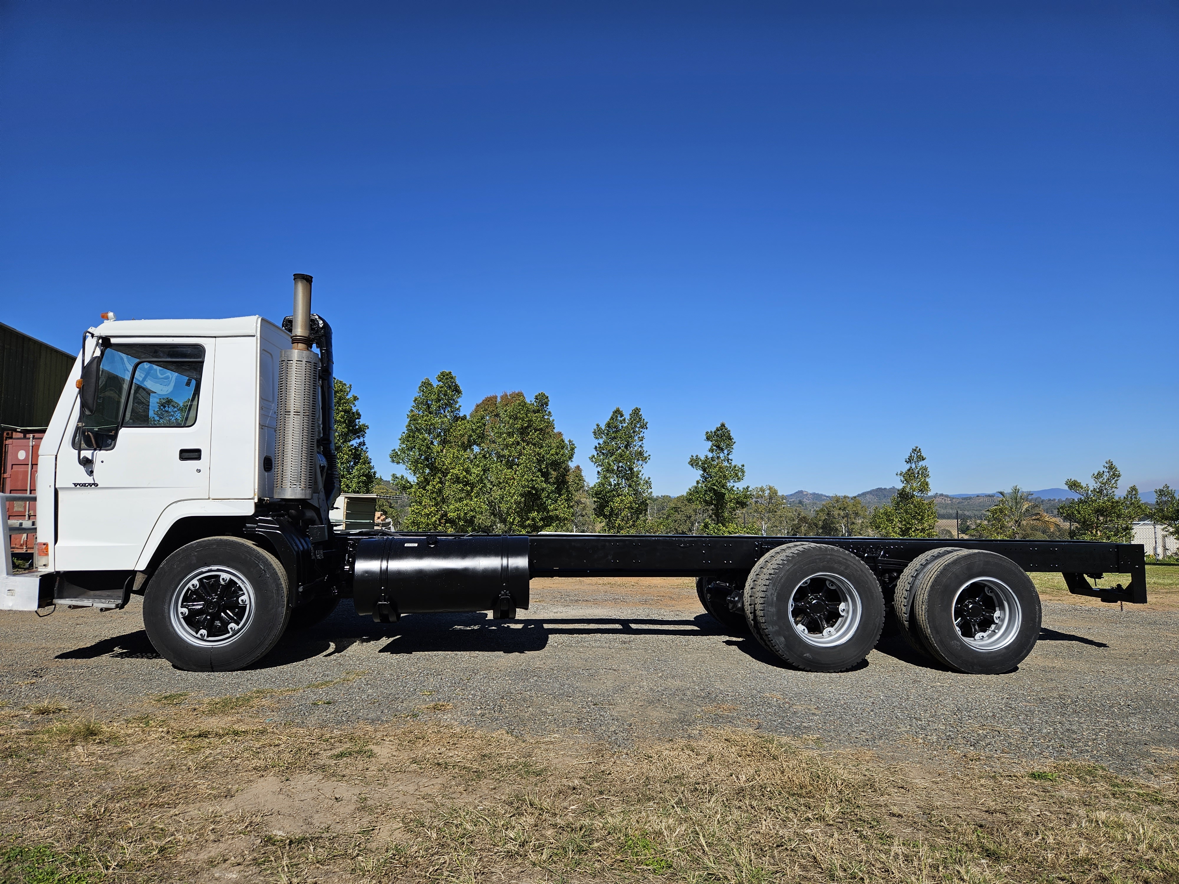 1989 VOLVO FL7 CAB CHASSIS 