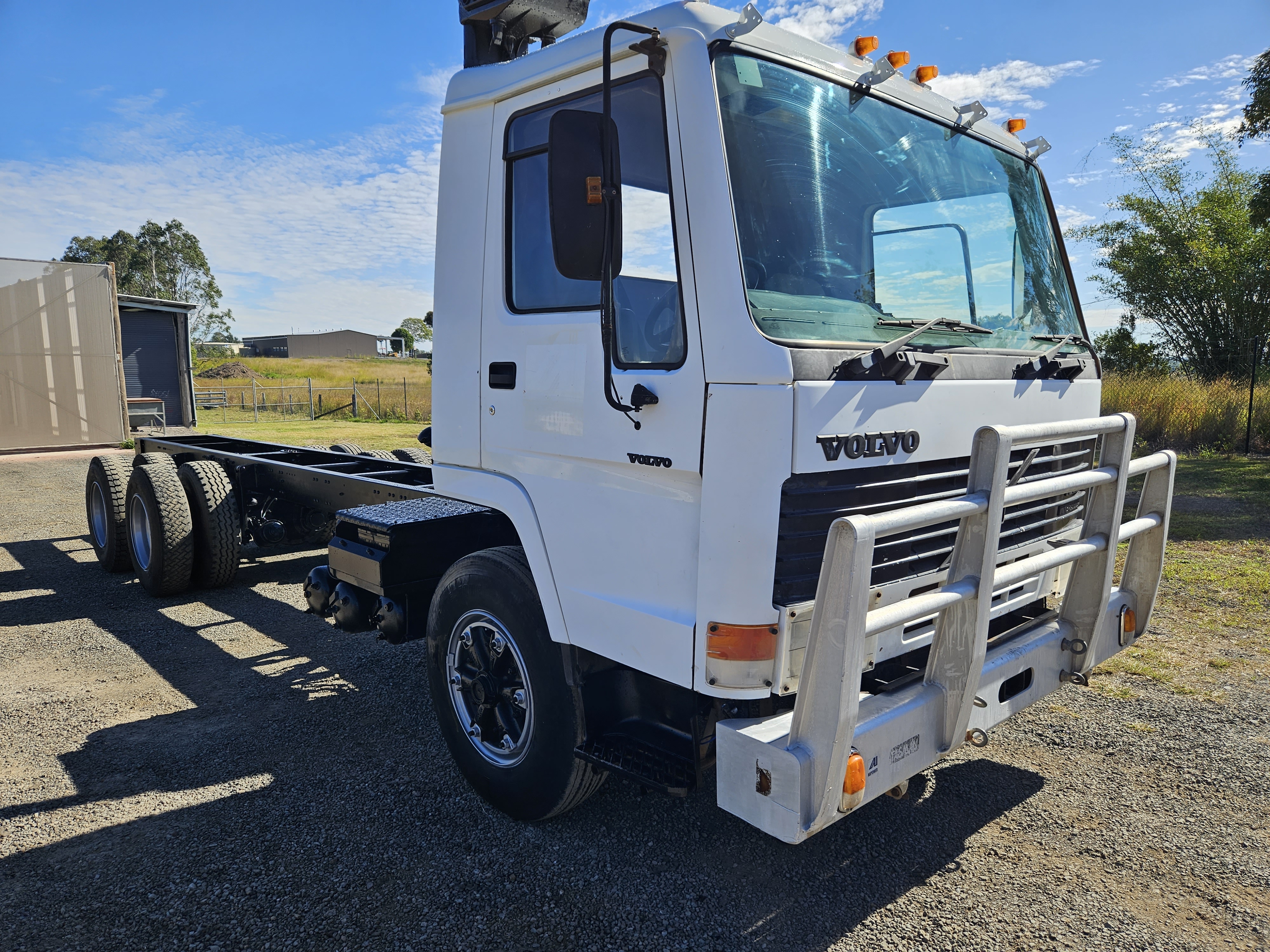 1989 VOLVO FL7 CAB CHASSIS 